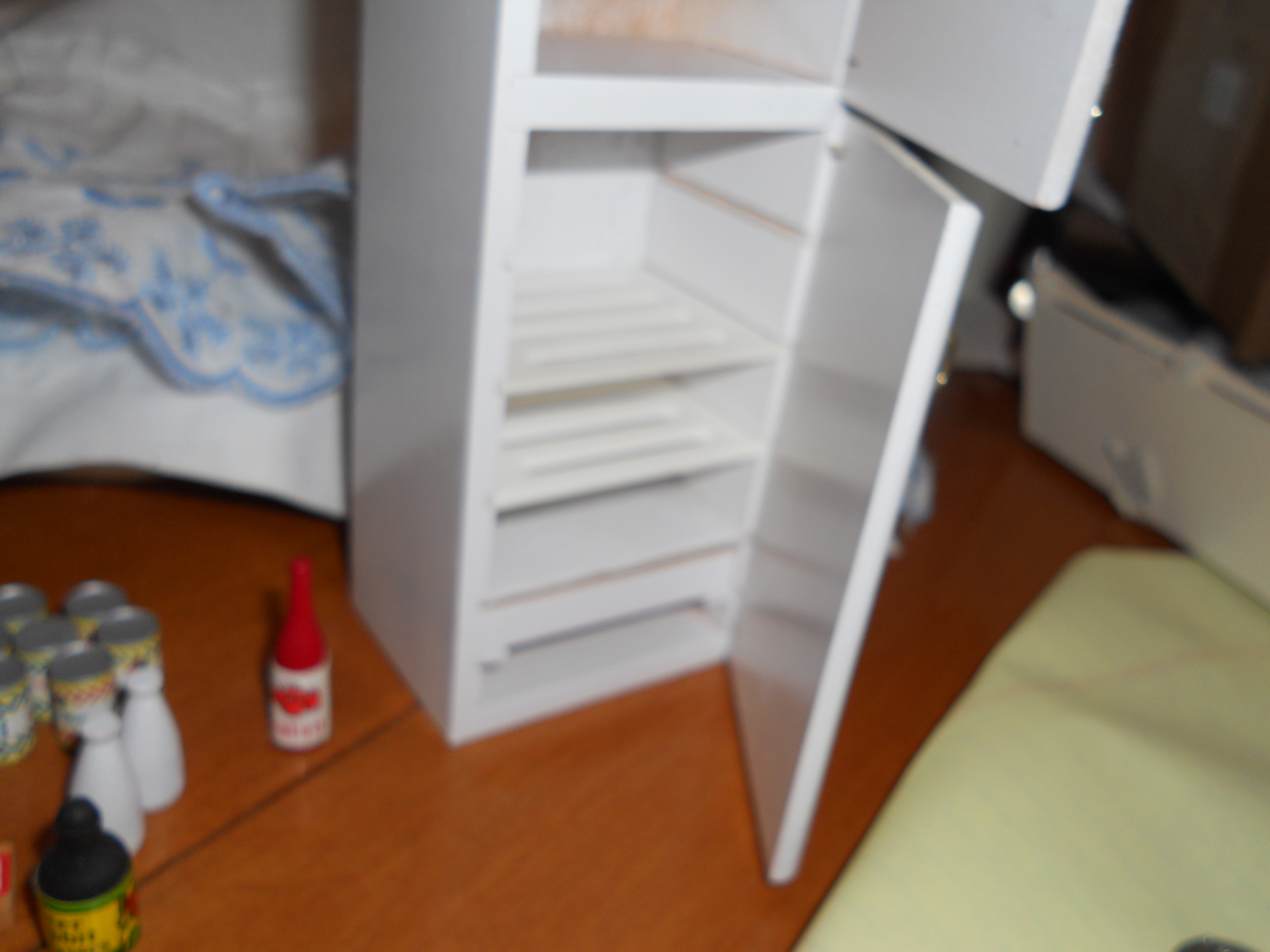Dollhouse Refrigerator With Accessories White