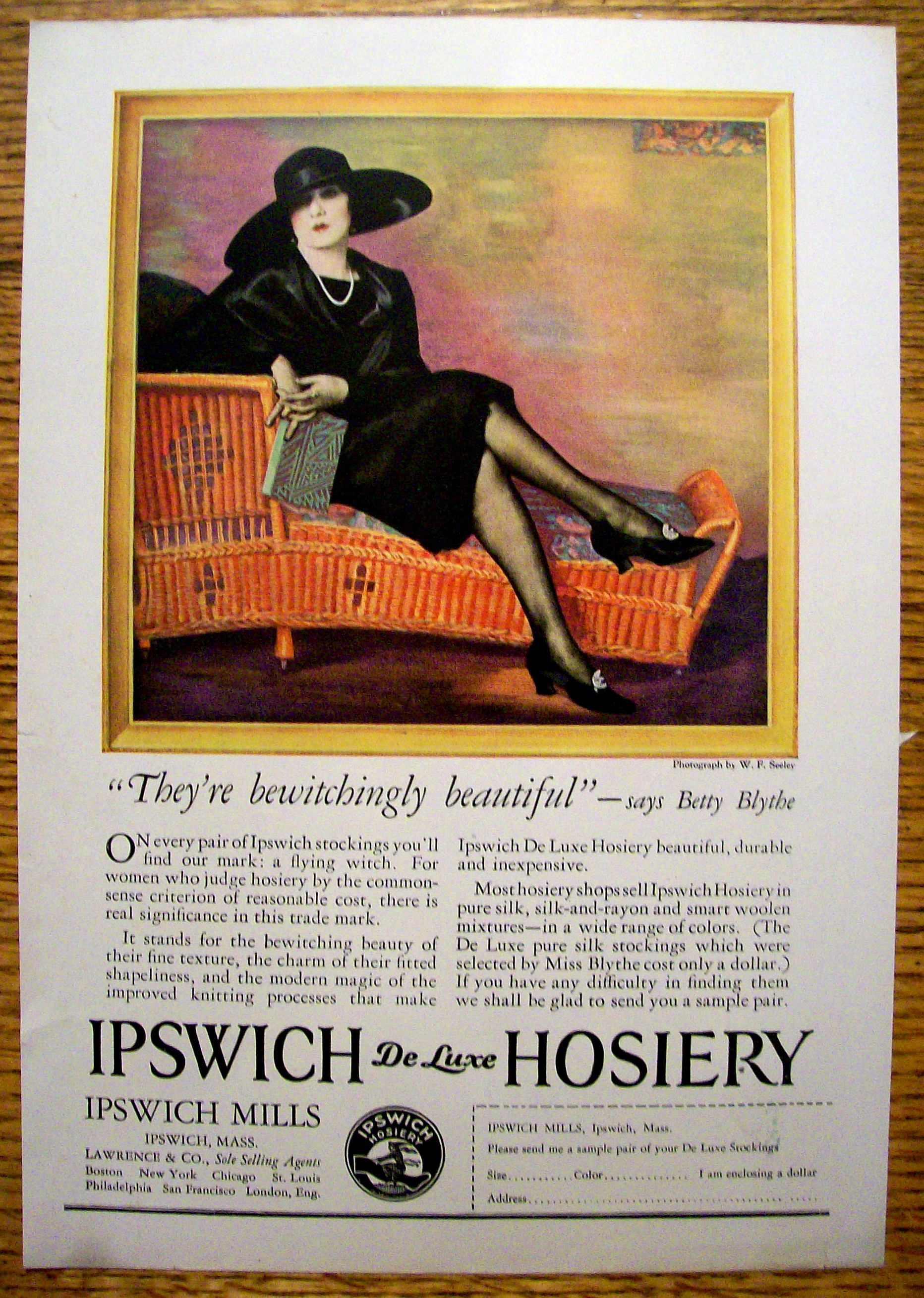 Vintage Ad: 1925 Ipswich De Luxe Hosiery