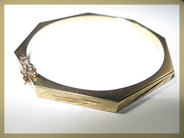 Bracelet 14K Yellow Gold Hexagonal  Hinged Bangle