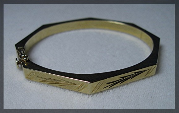 Bracelet 14K Yellow Gold Hexagonal  Hinged Bangle