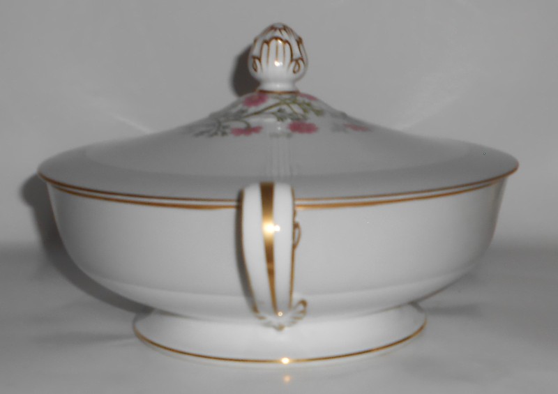 Noritake Porcelain China 5159 Laguna W/Gold Covered Vegetable Bowl / Casserole