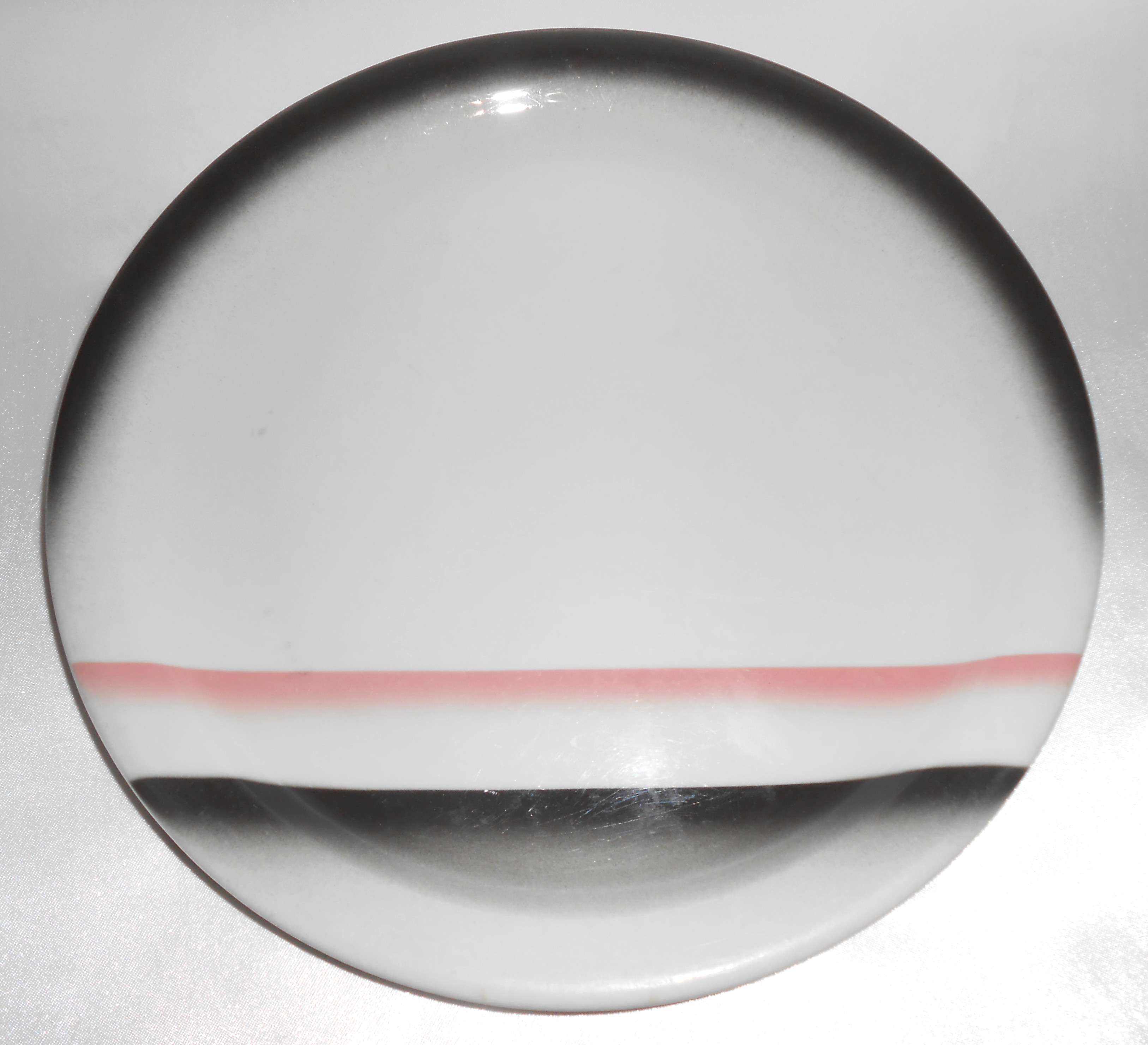 Wallace China Red/Black Airbrush Decorated Dinner Plate