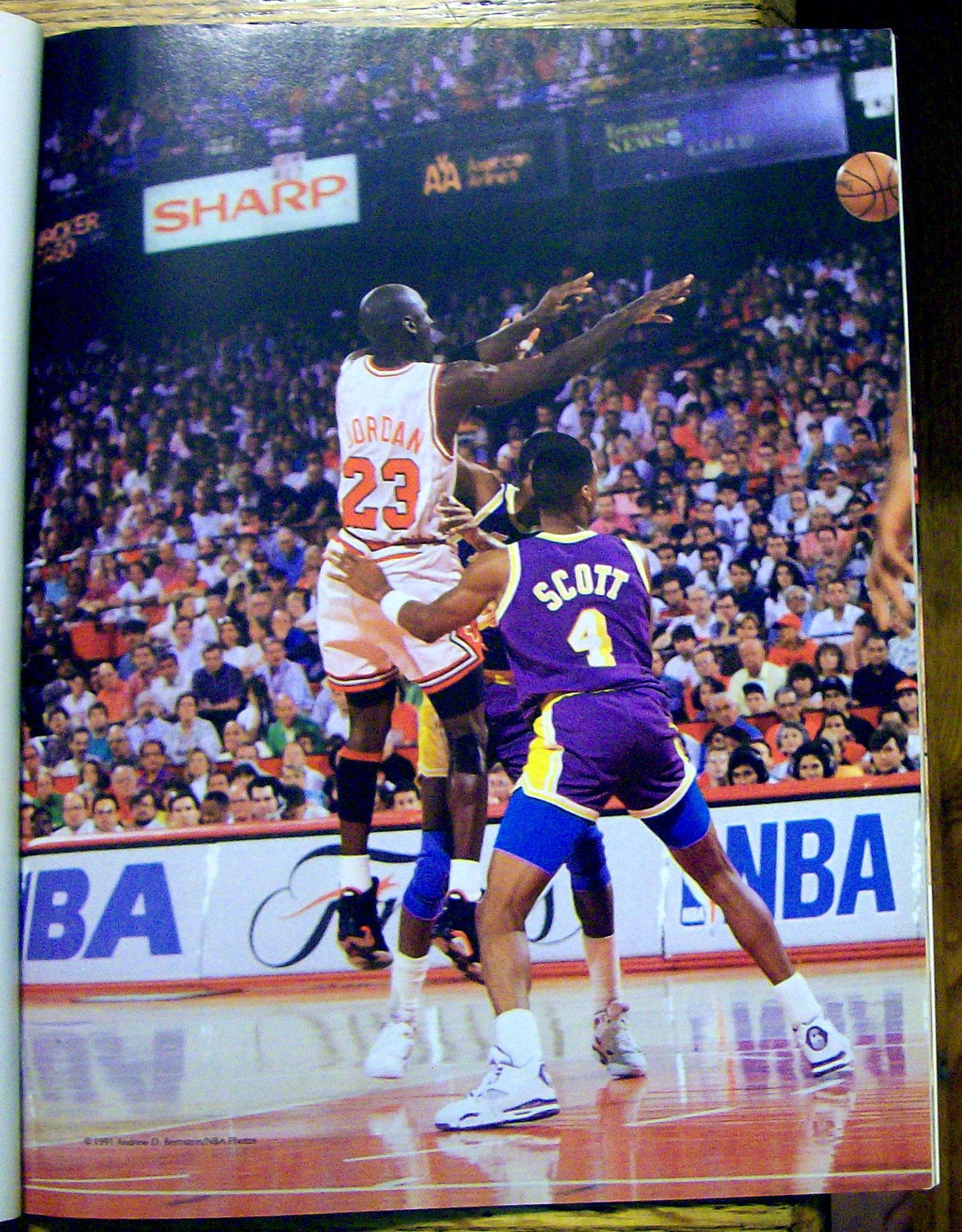 Michael Jordan MVP & NBA Champ Magazine 1991 (CE)