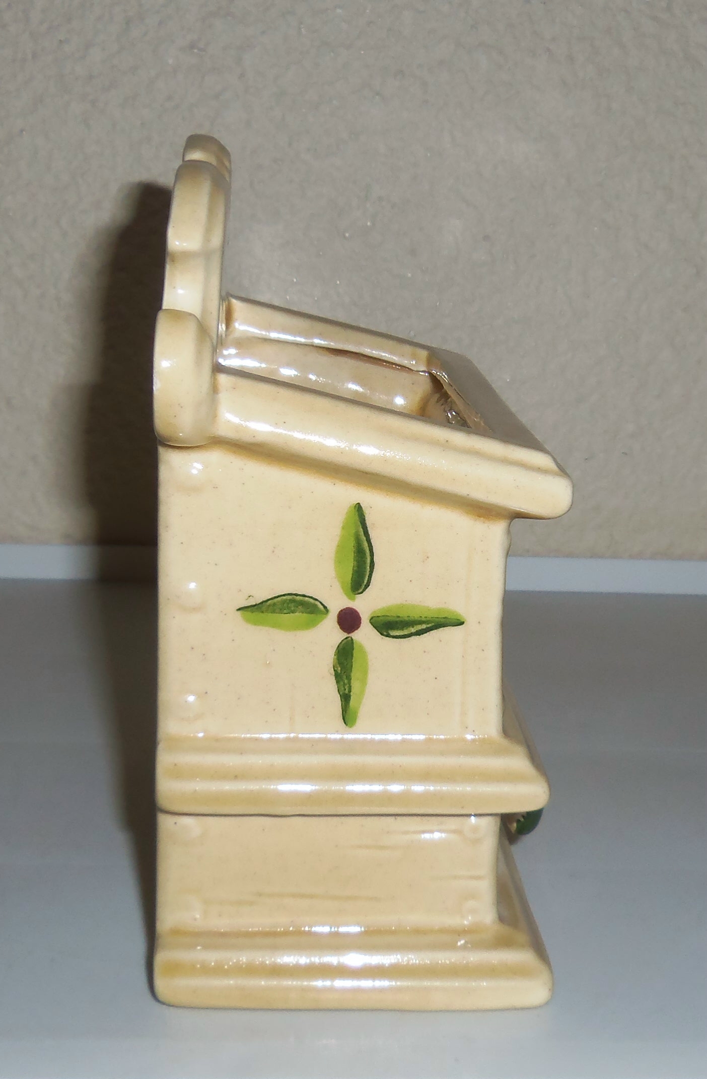 Metlox Pottery California Provincial Wall Planter!