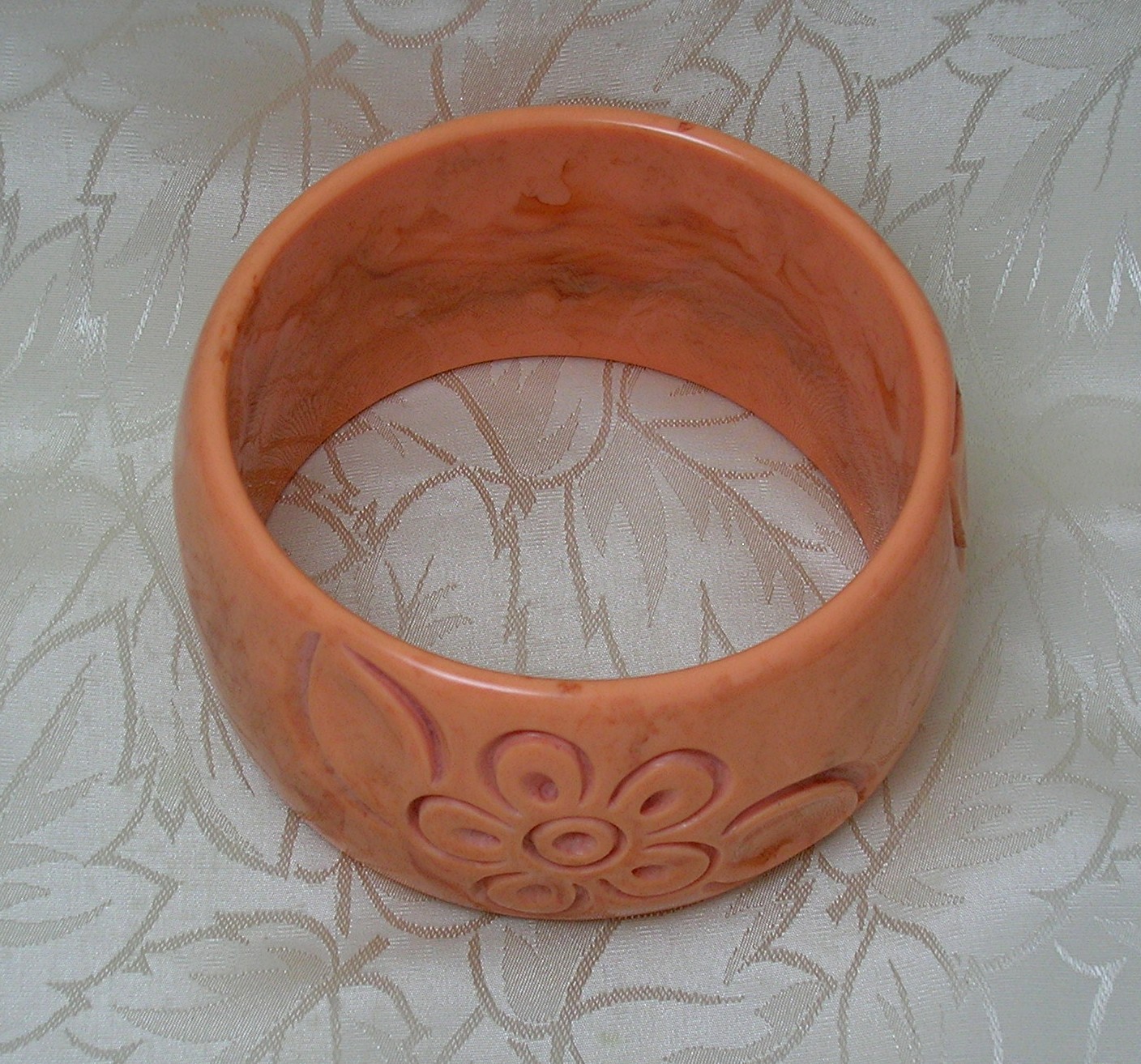 Pink Caramel Carved LUCITE Flower bangle bracelet