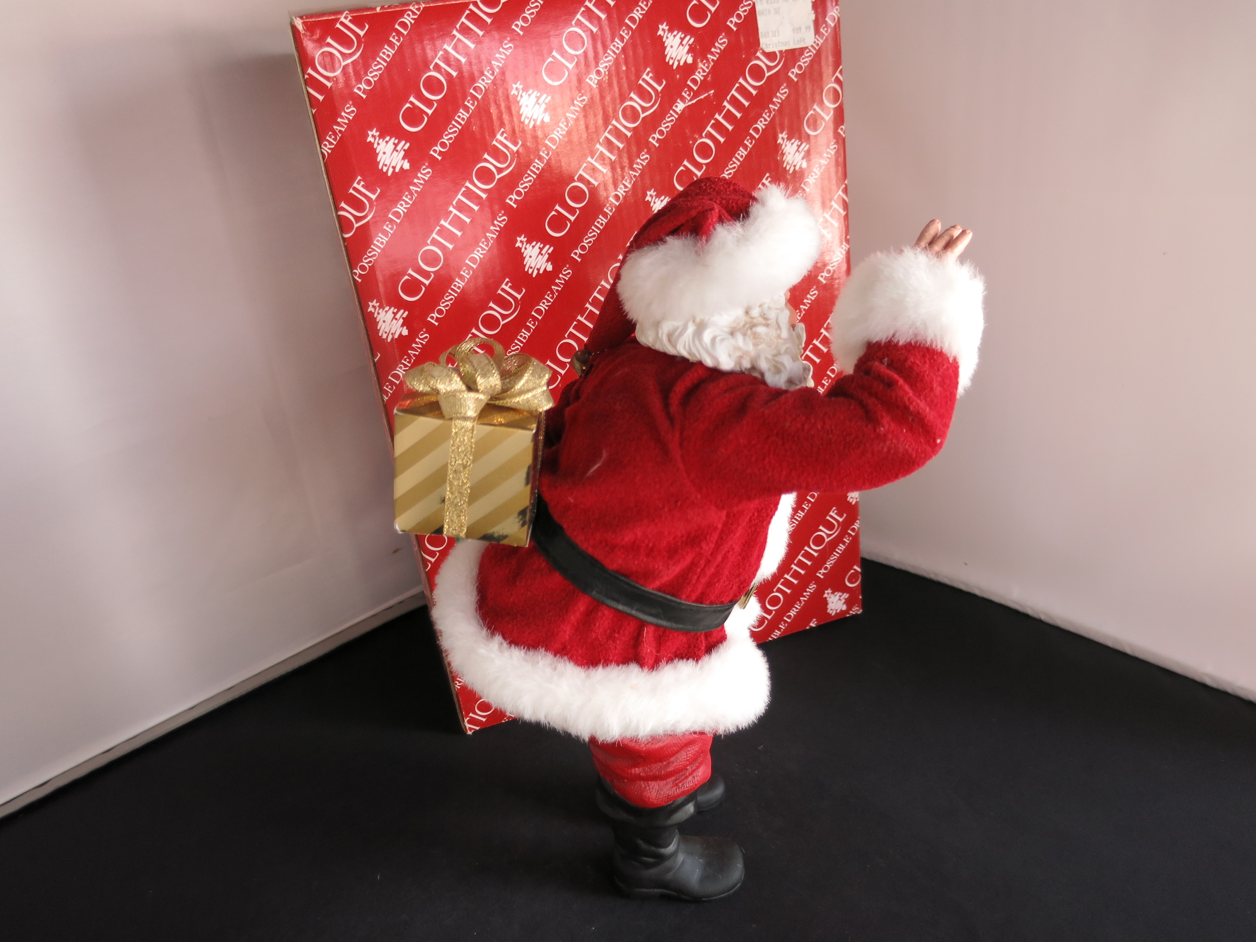 Clothtique Santa Possible Dreams Kiss me Im Santa