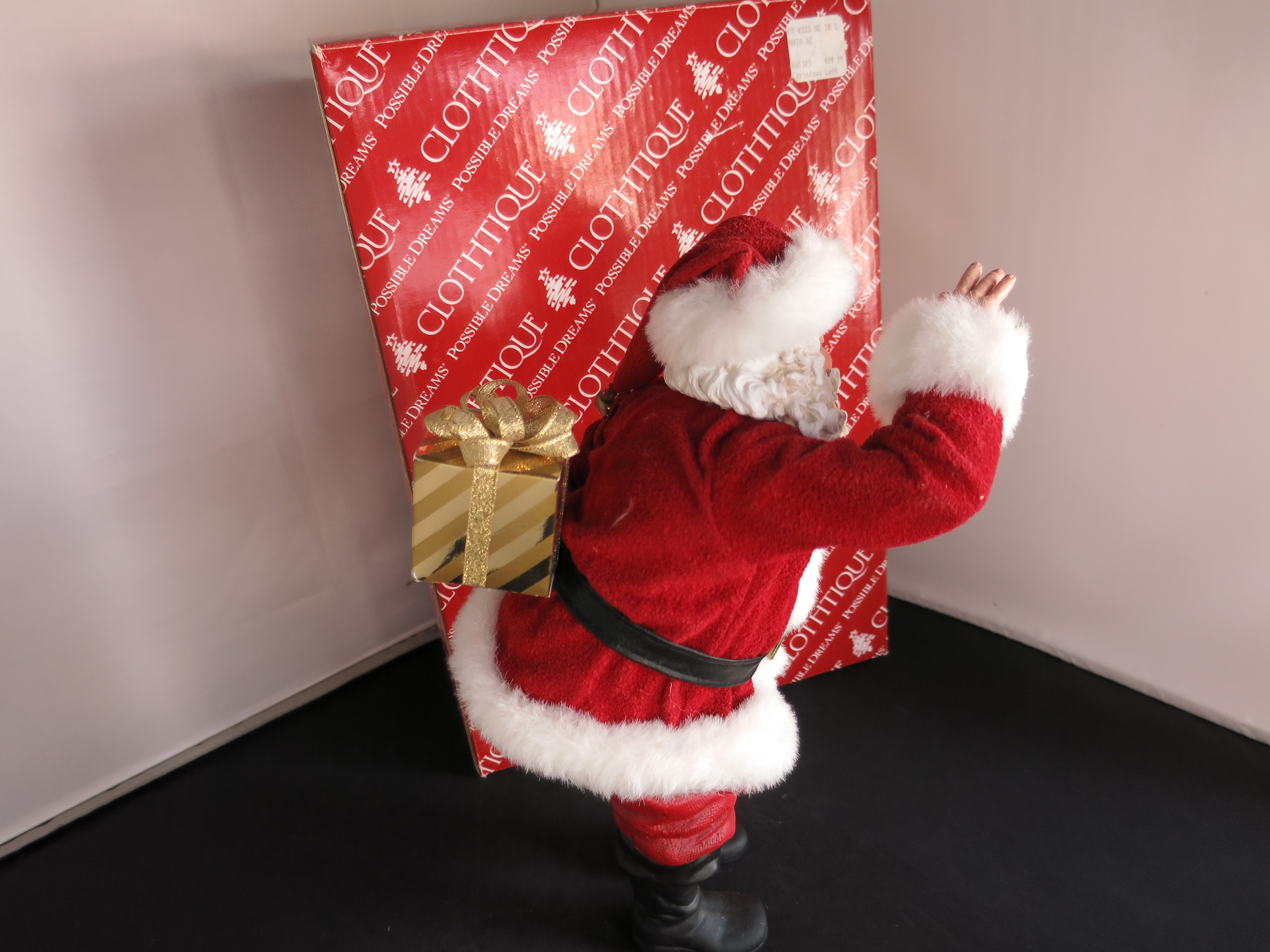 Clothtique Santa Possible Dreams Kiss me Im Santa