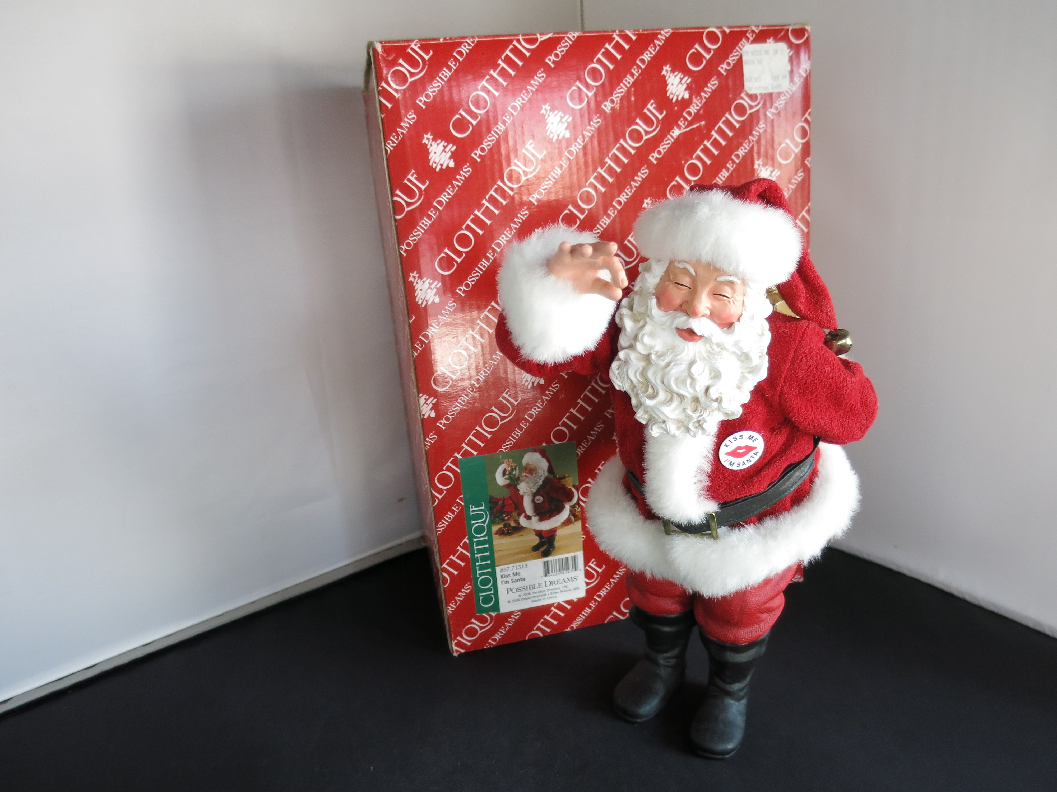 Clothtique Santa Possible Dreams Kiss me Im Santa