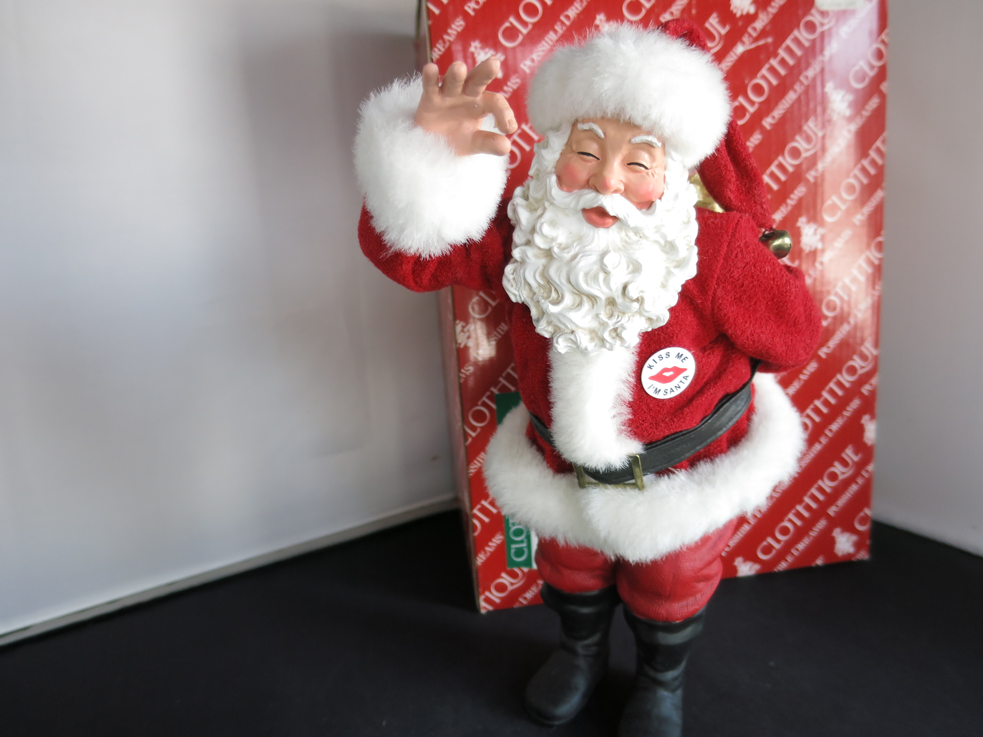 Clothtique Santa Possible Dreams Kiss me Im Santa