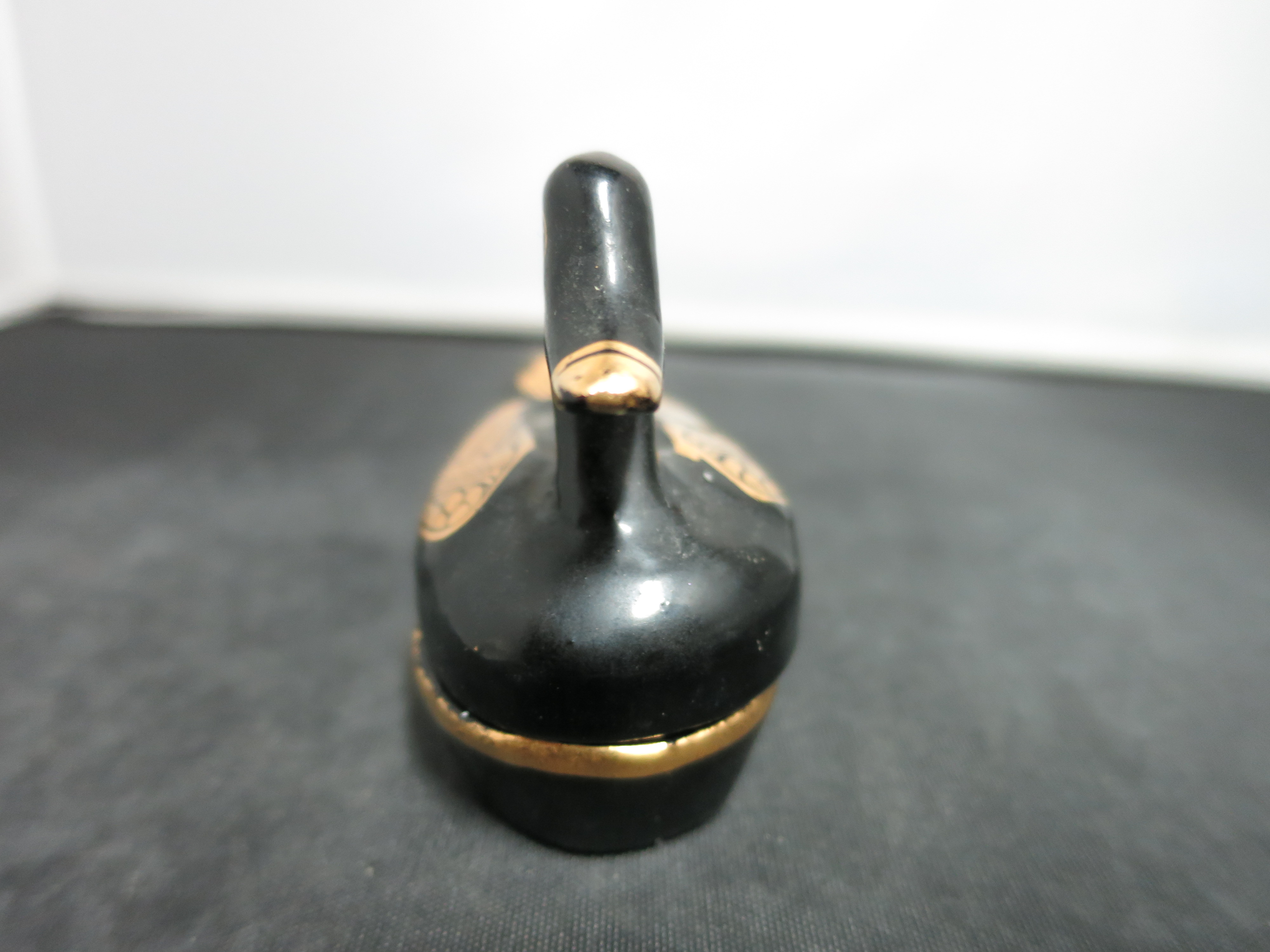 DUCK Bird Nesting Black Laquer Trinket Pill Box Figural