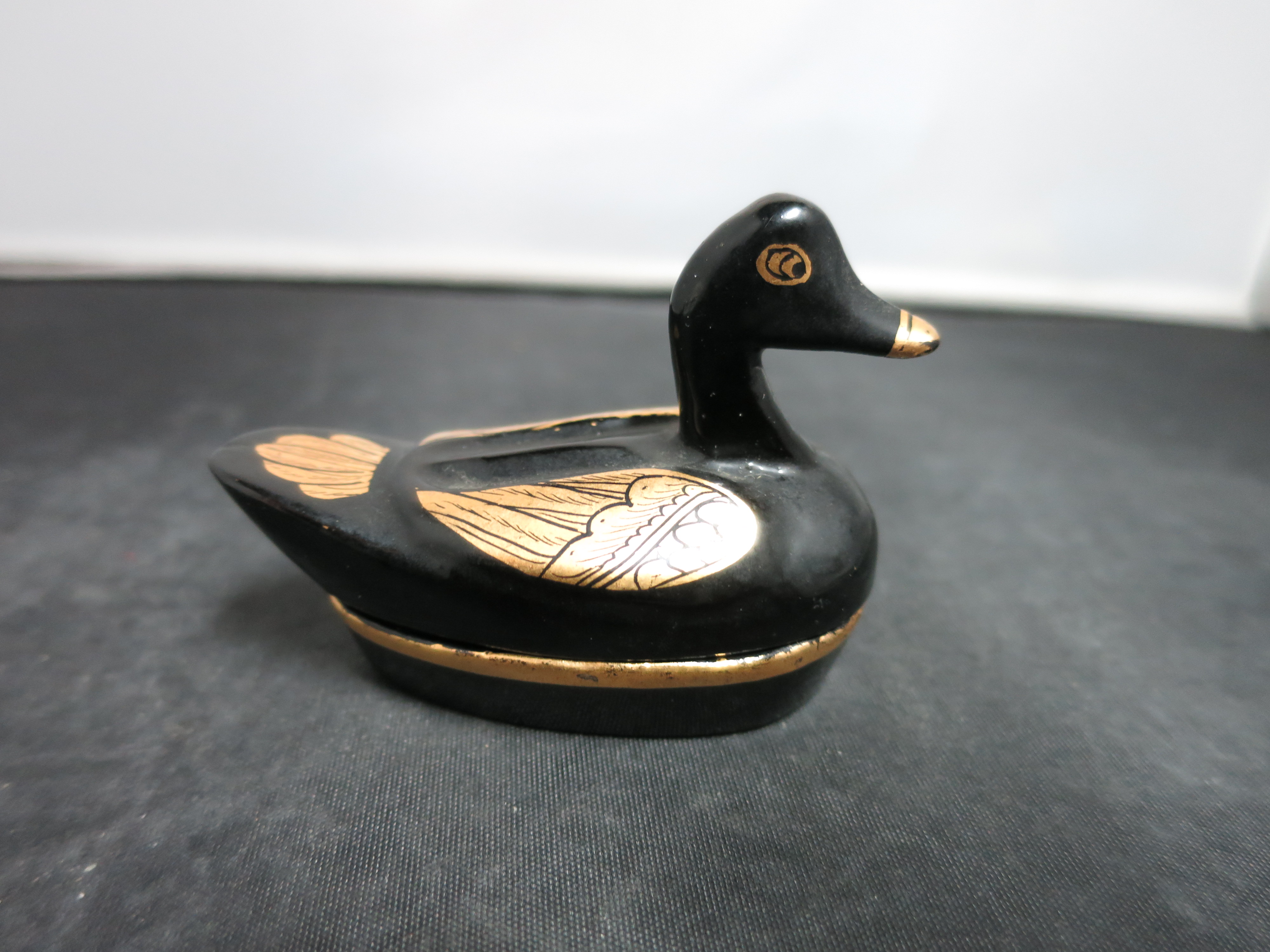 DUCK Bird Nesting Black Laquer Trinket Pill Box Figural