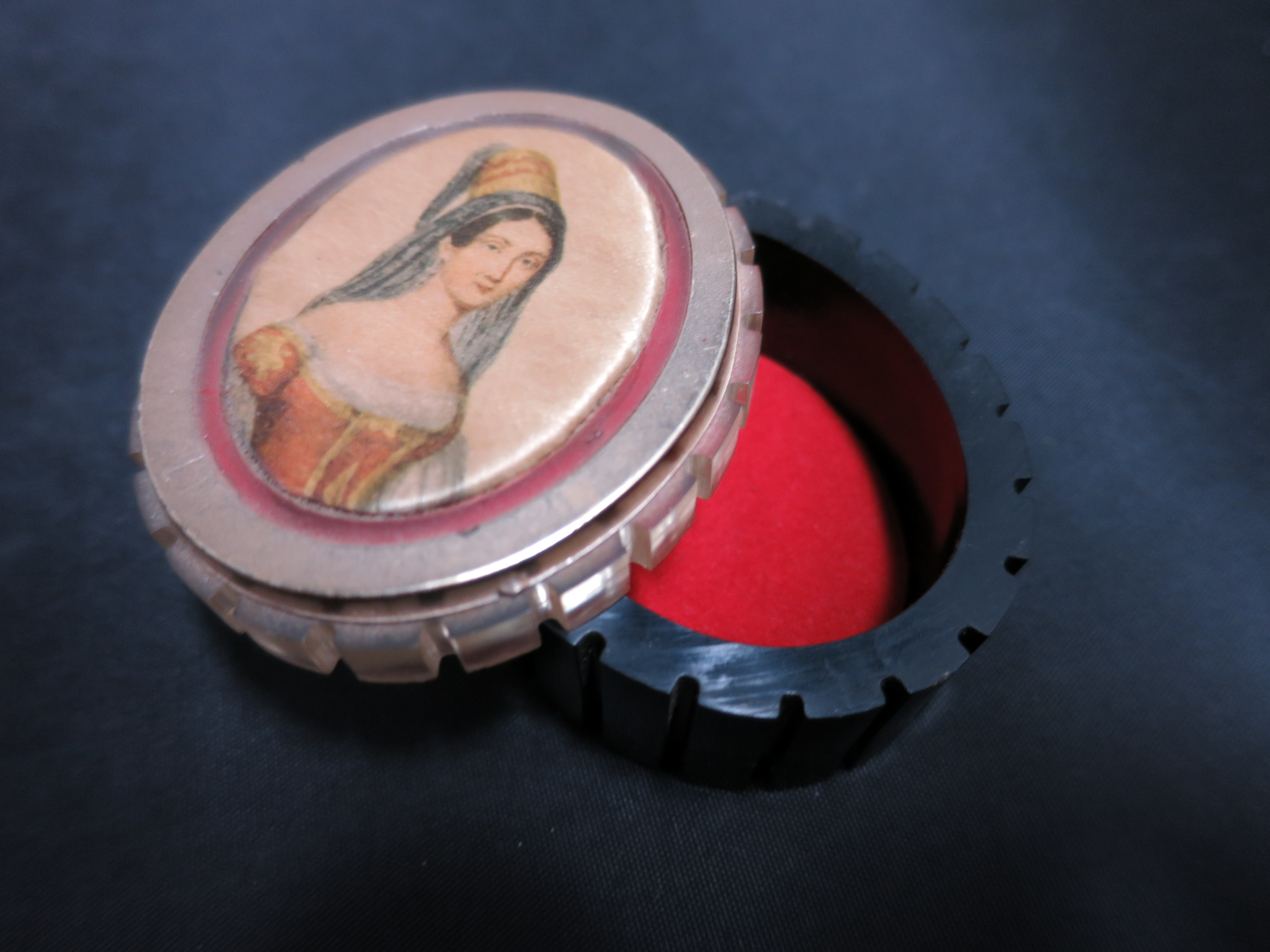 Silk Portrait Trinket box Italy Swivel Lid