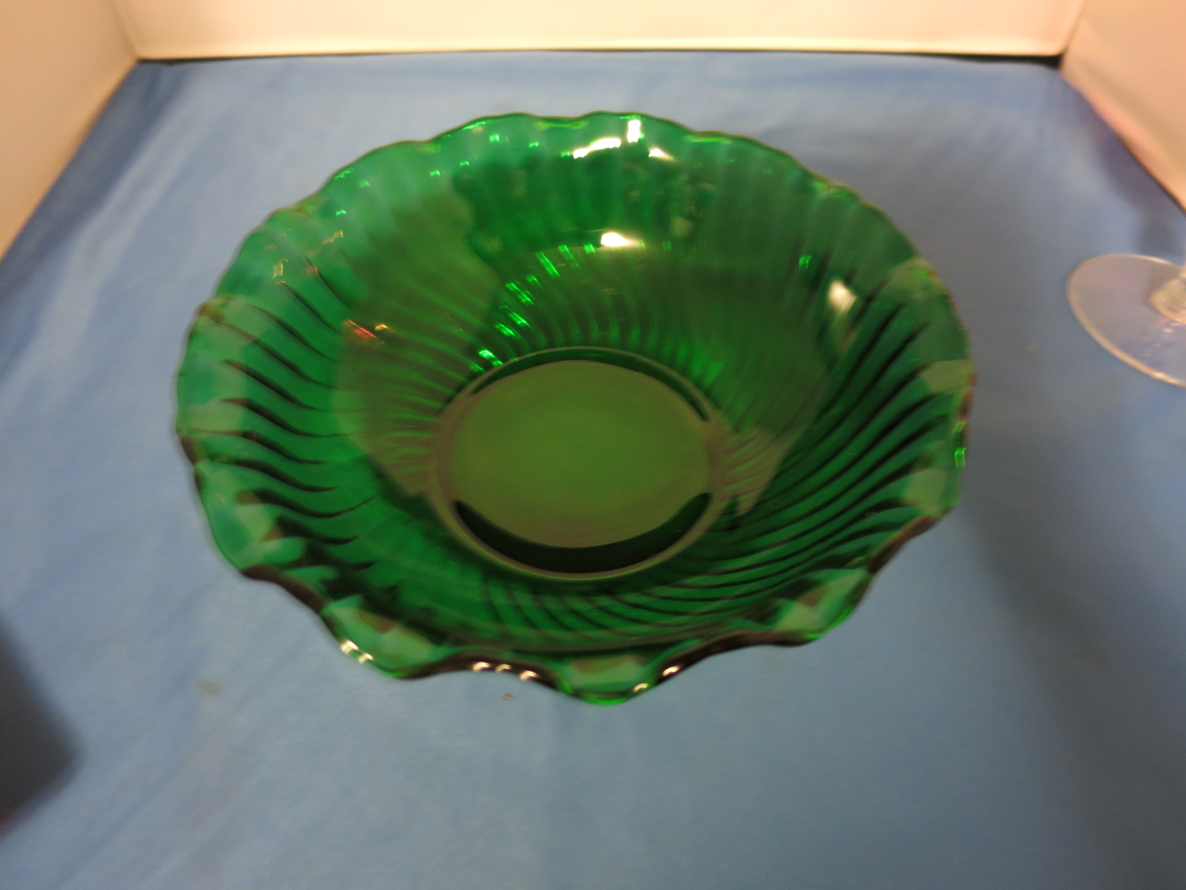 Forest Green Mid Century Ruffle rim Swirl Pattern