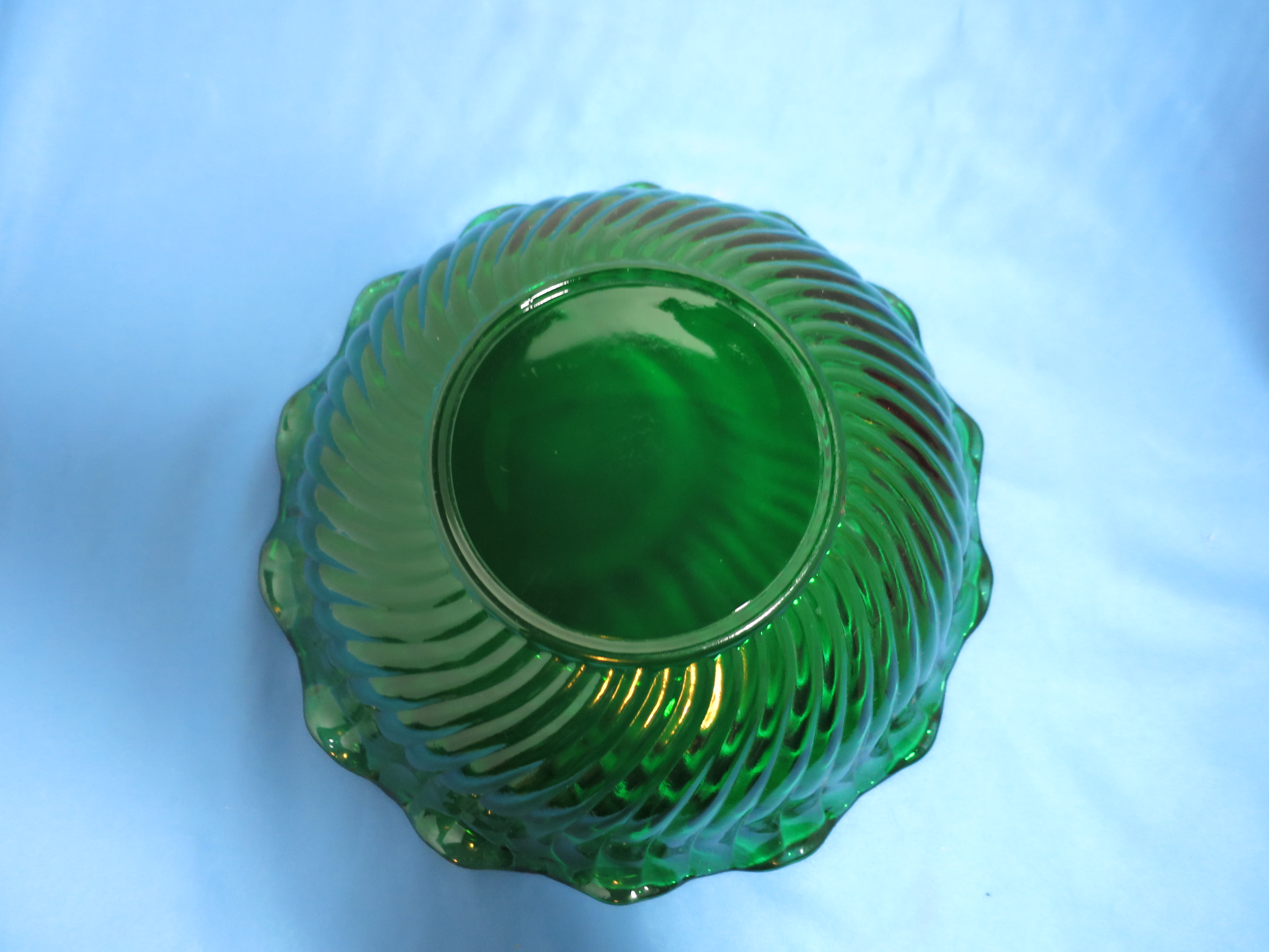 Forest Green Mid Century Ruffle rim Swirl Pattern