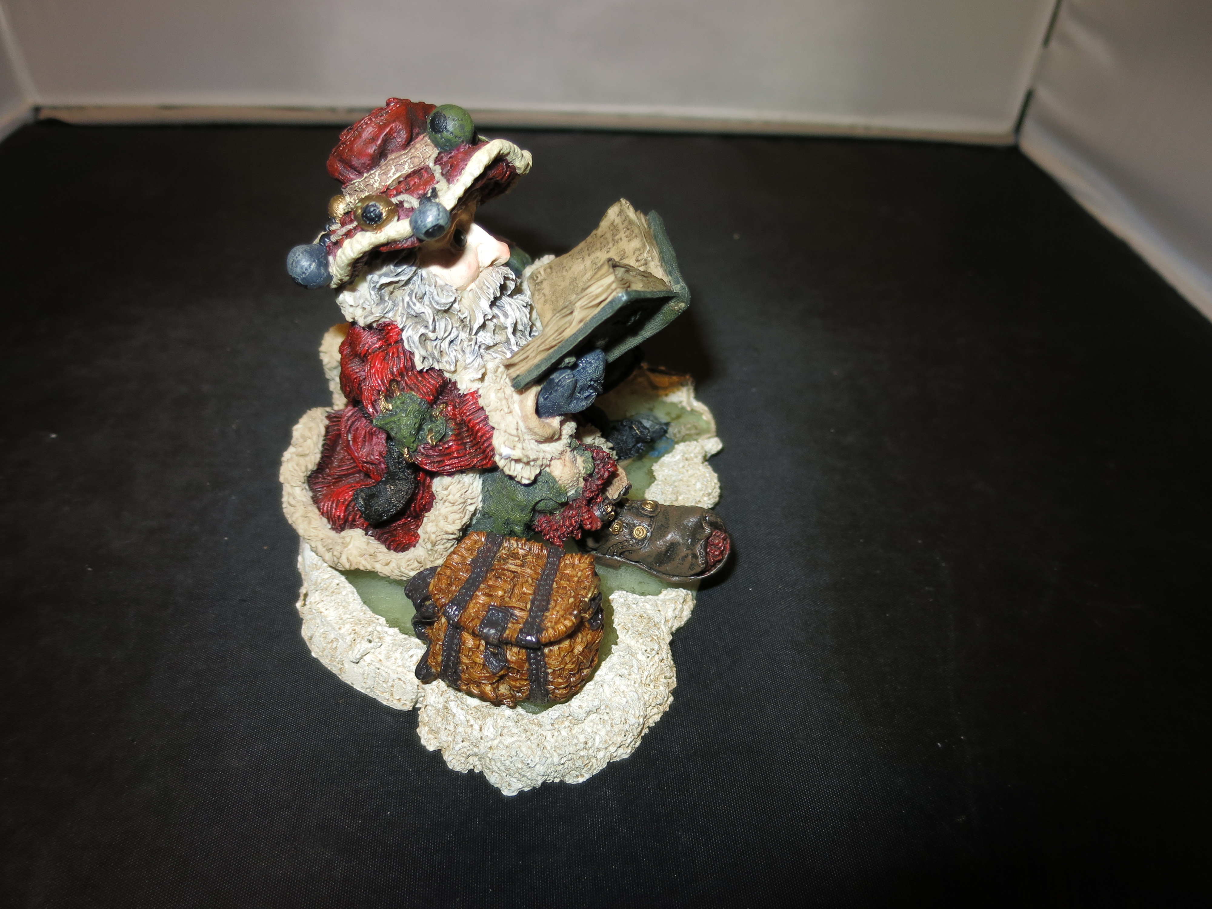 Boyds Santa and Friends Nick on Ice Figurine 1994
