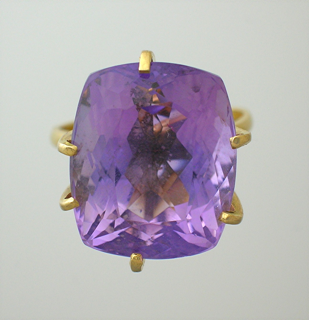 Ring  18K Gold and Claw set Natural Amethyst