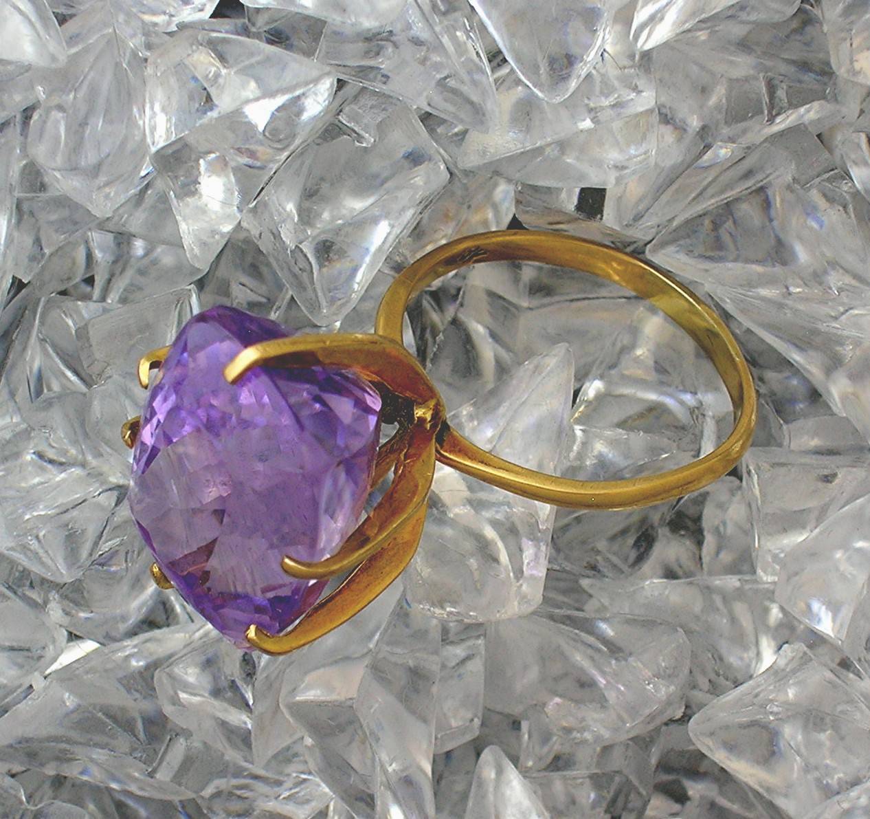 Ring  18K Gold and Claw set Natural Amethyst