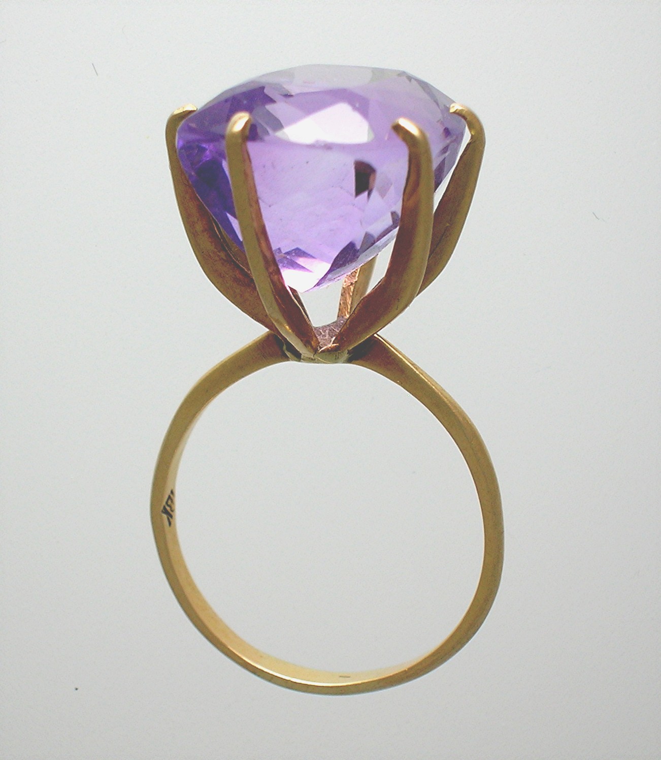 Ring  18K Gold and Claw set Natural Amethyst