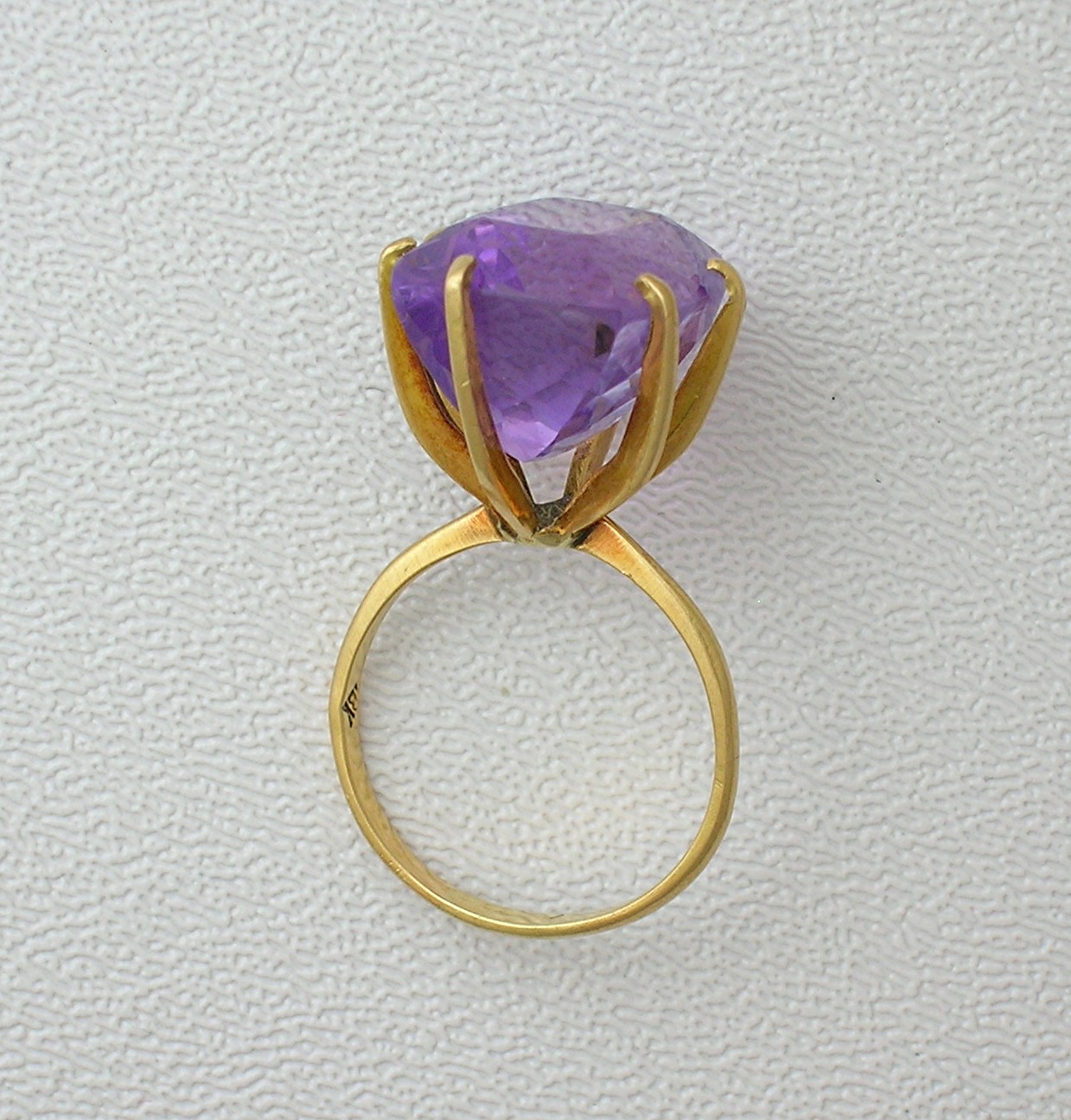 Ring  18K Gold and Claw set Natural Amethyst