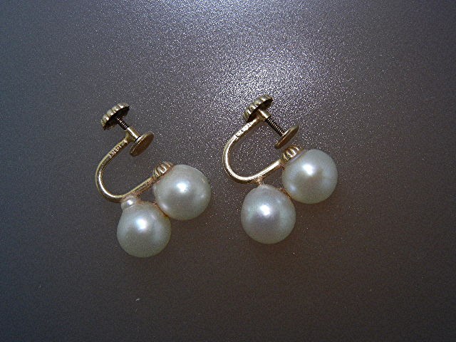 14K Gold Pearls  Screwback Earrings