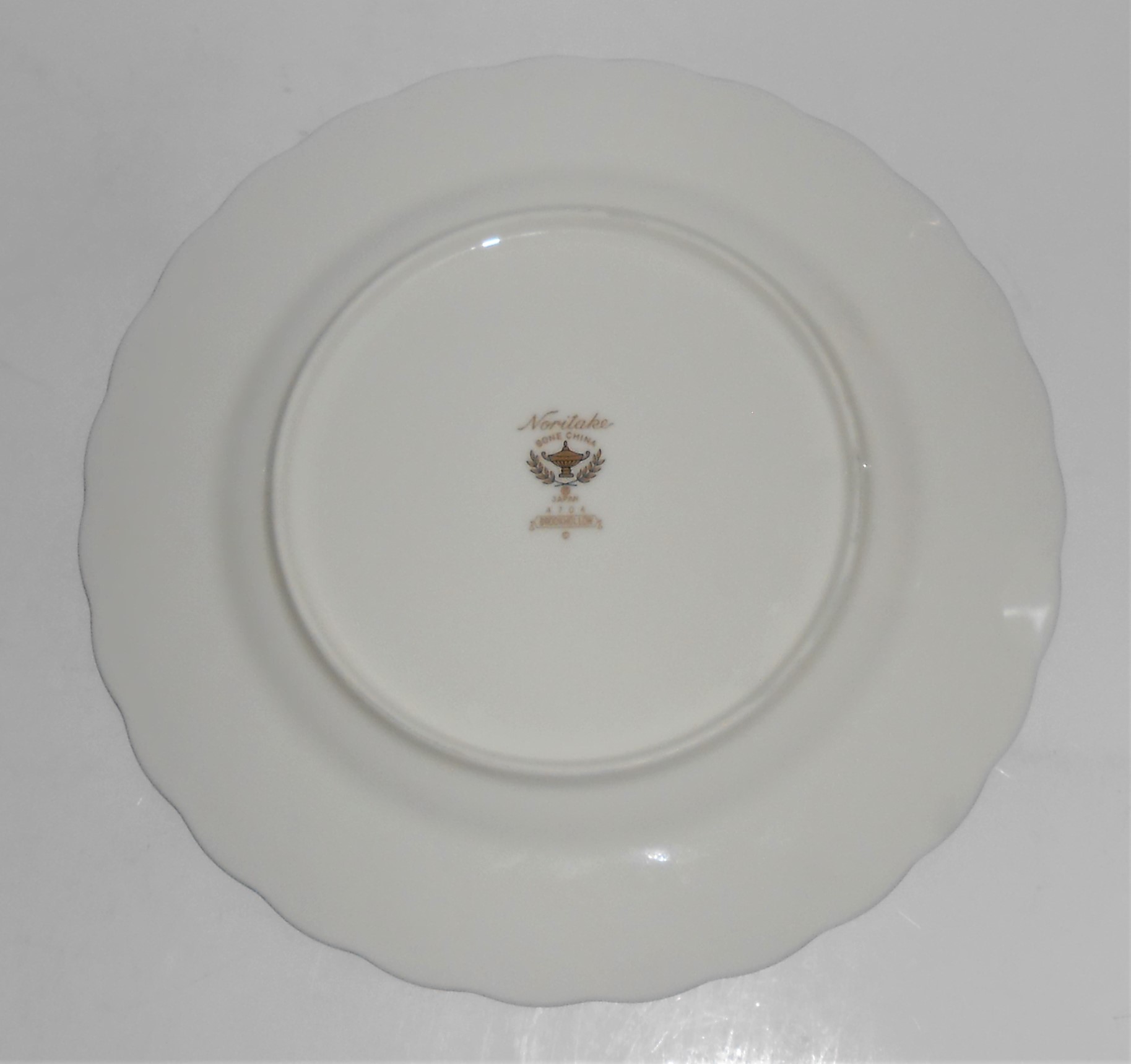 Noritake Fine Bone China Brookhollow w/Gold Bread Plate