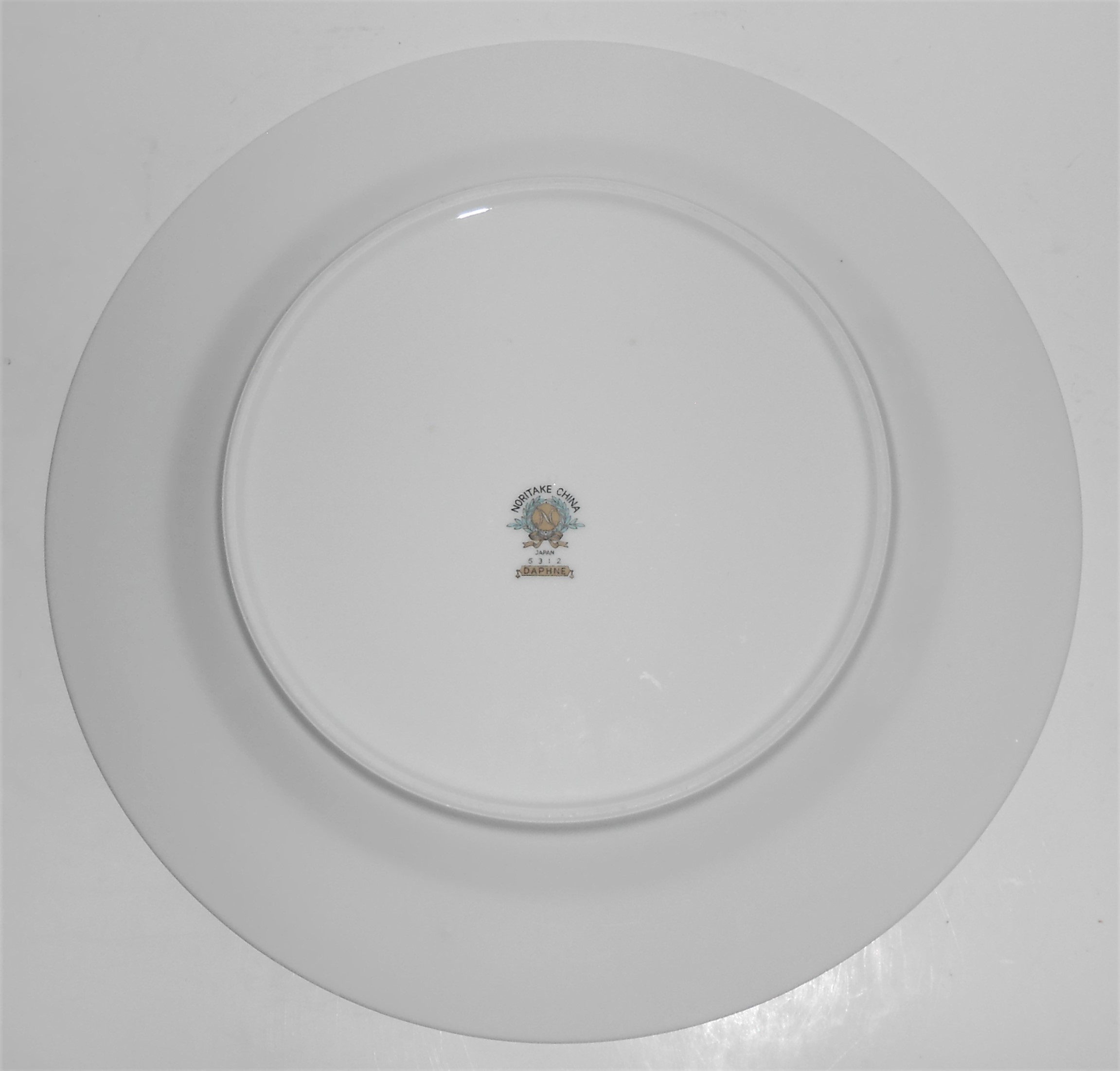 Noritake Porcelain China 5312 Daphne W/Gold Dinner Pl