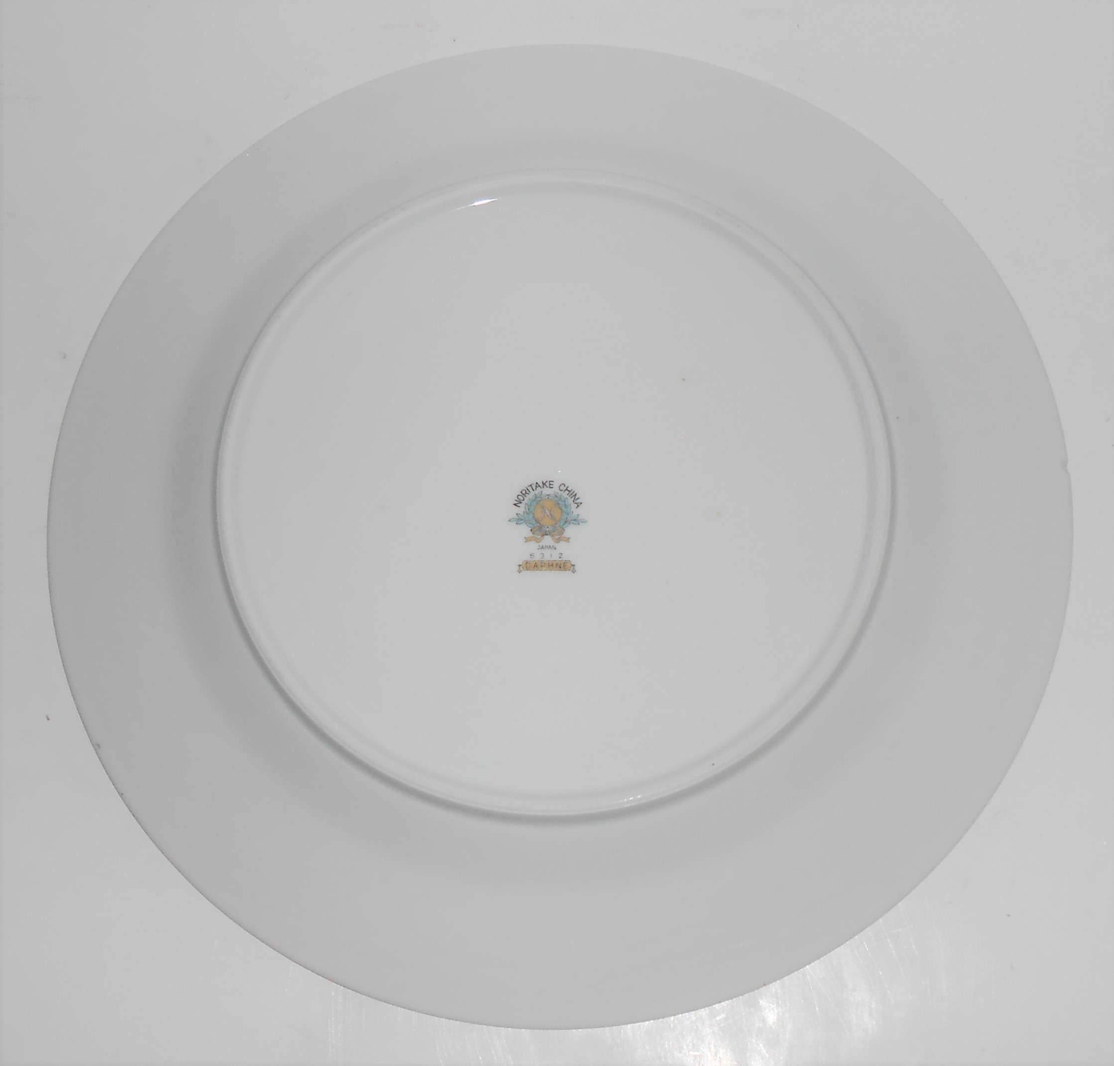 Noritake Porcelain China 5312 Daphne W/Gold Dinner Pl
