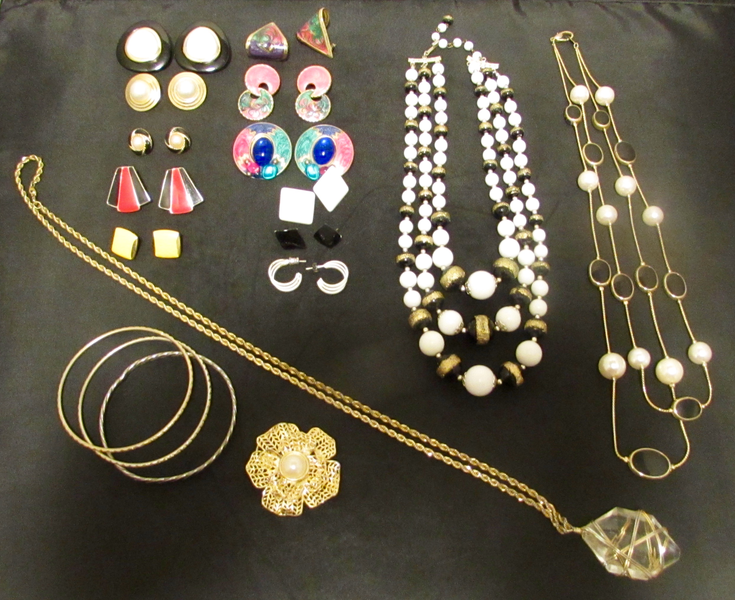 Costume Jewelry lot 18 piece Necklace Post earrings