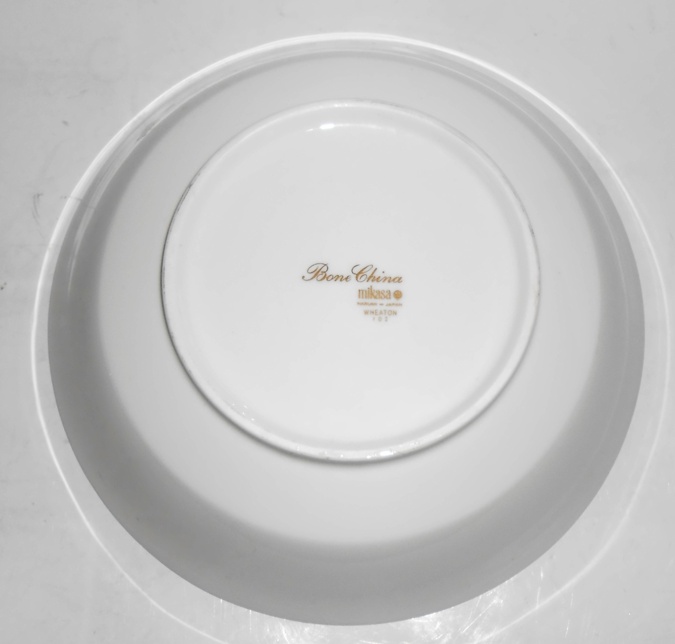 Mikasa Bone China Double Gold Band Wheaton Round Veg