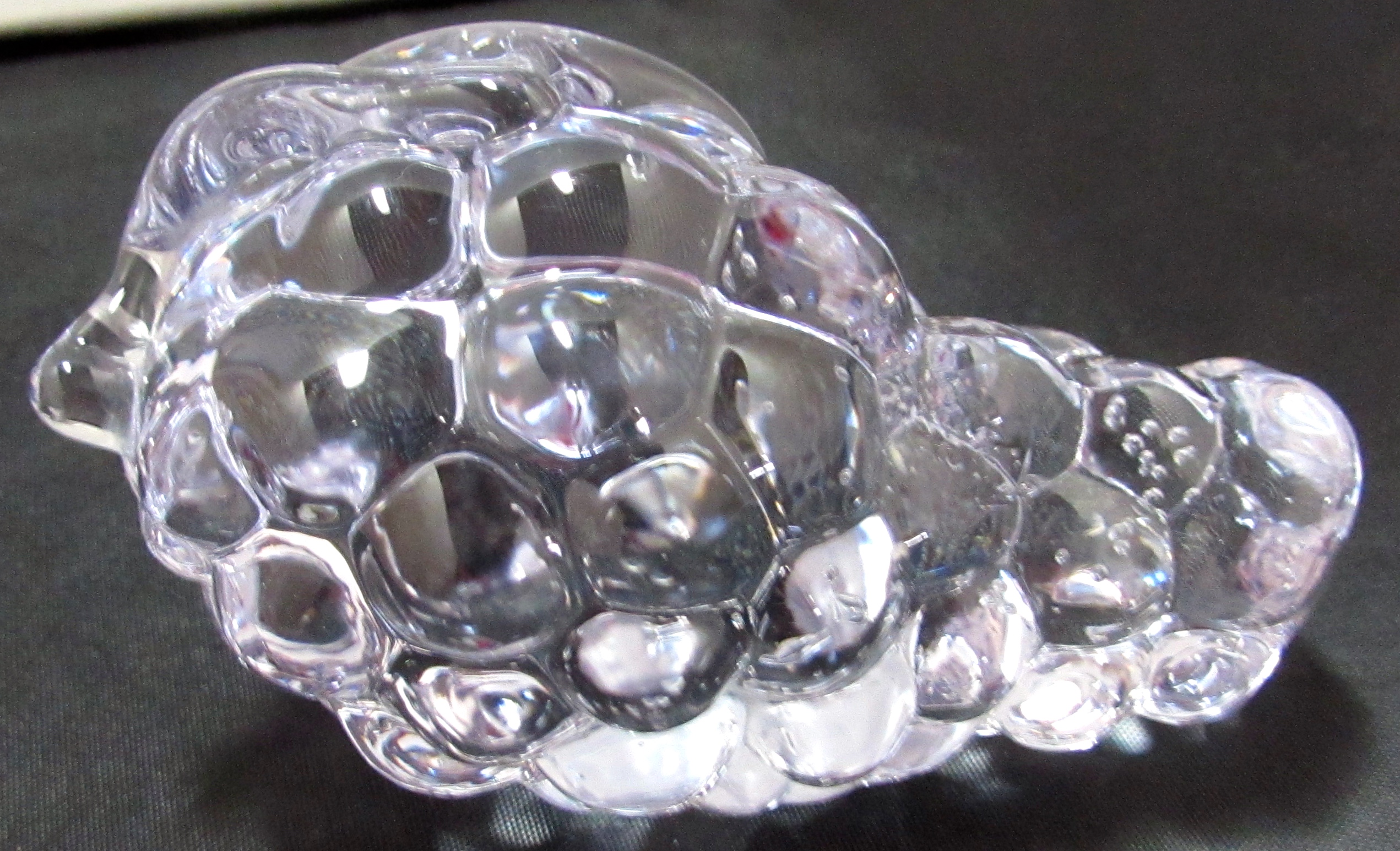 Paperweight Blown Art Glass Grapes Grape Cluster Fruit