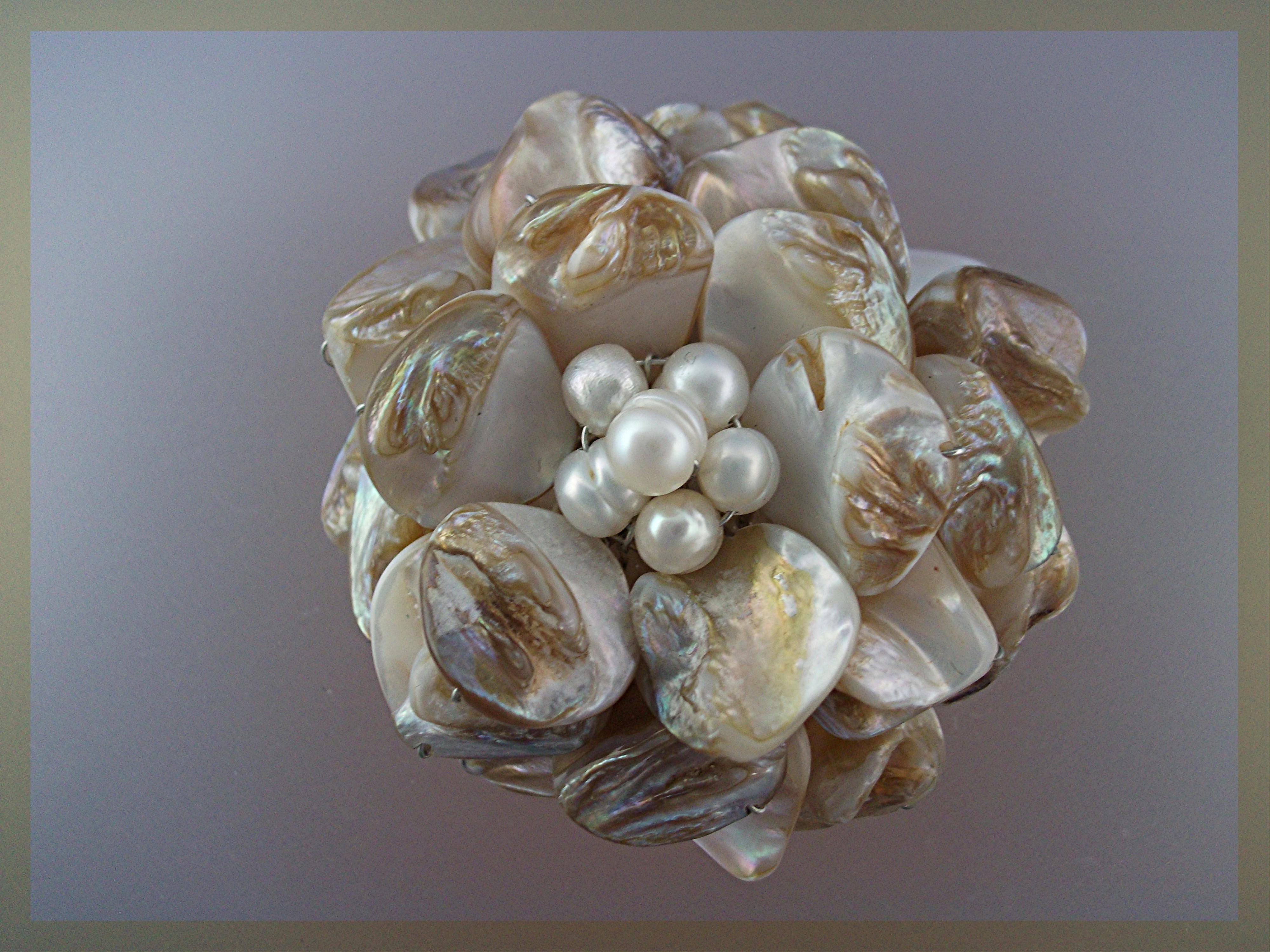 Pendant Freshwater Pearls Cream Mother Of Pearl Flower