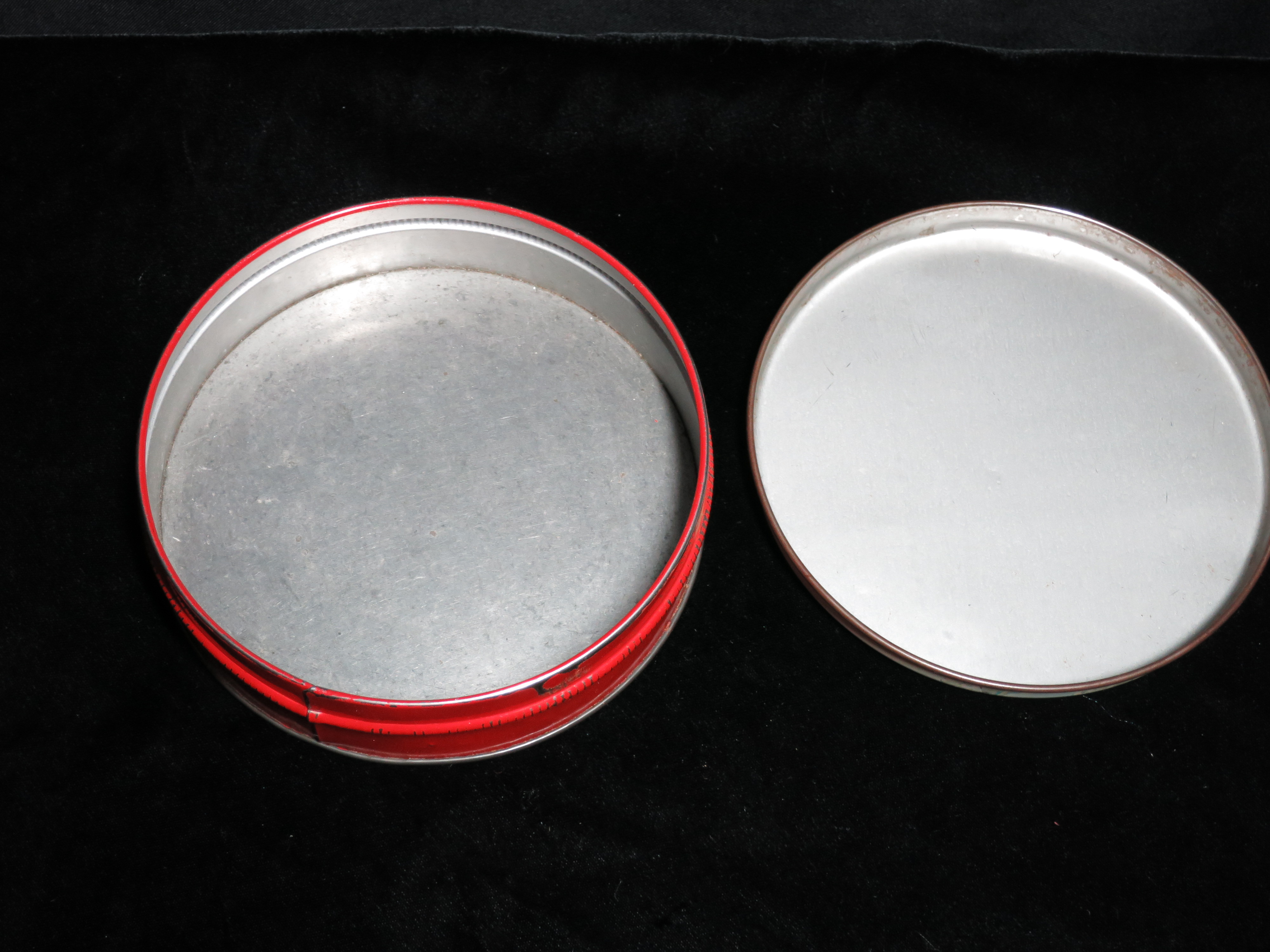 Rose round tin confections candy