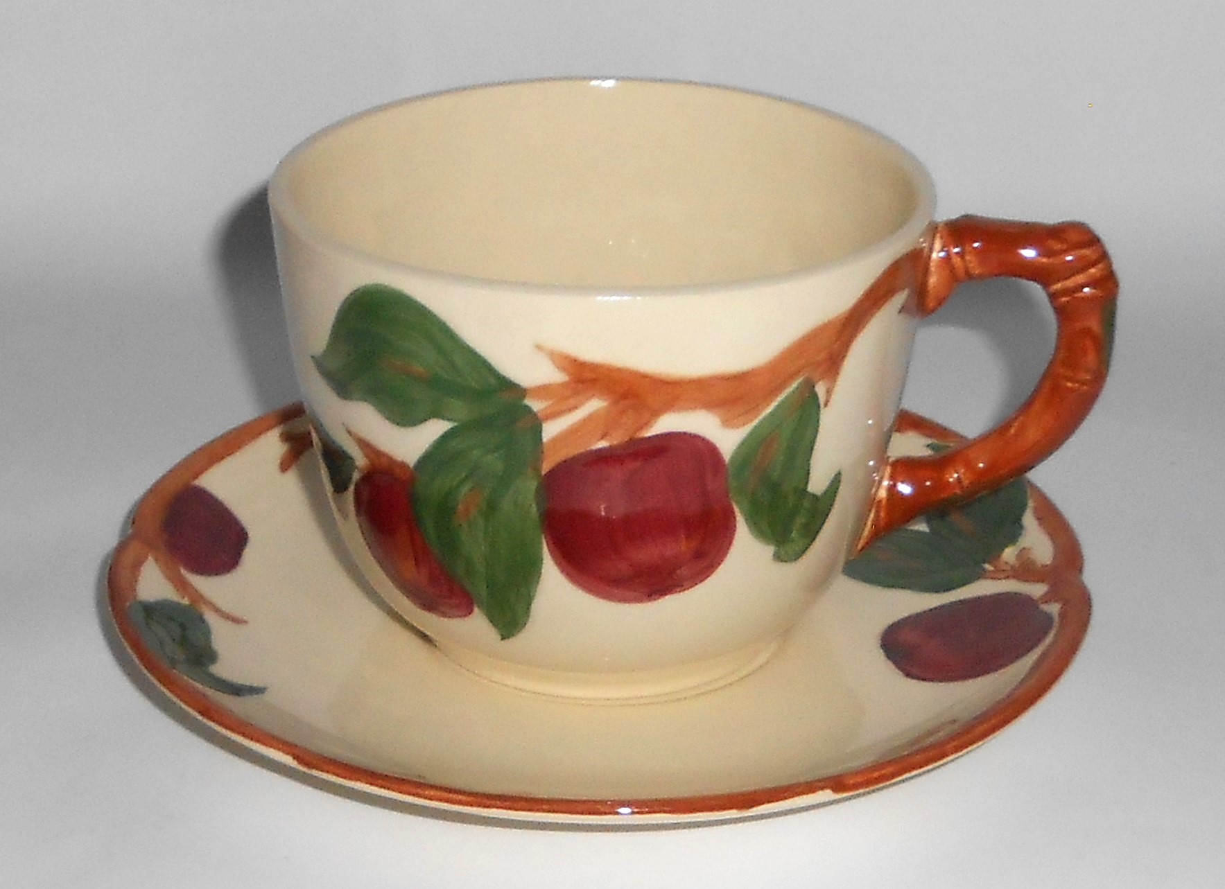 VINTAGE Franciscan Pottery Apple U.S.A. Jumbo Cup & Sau