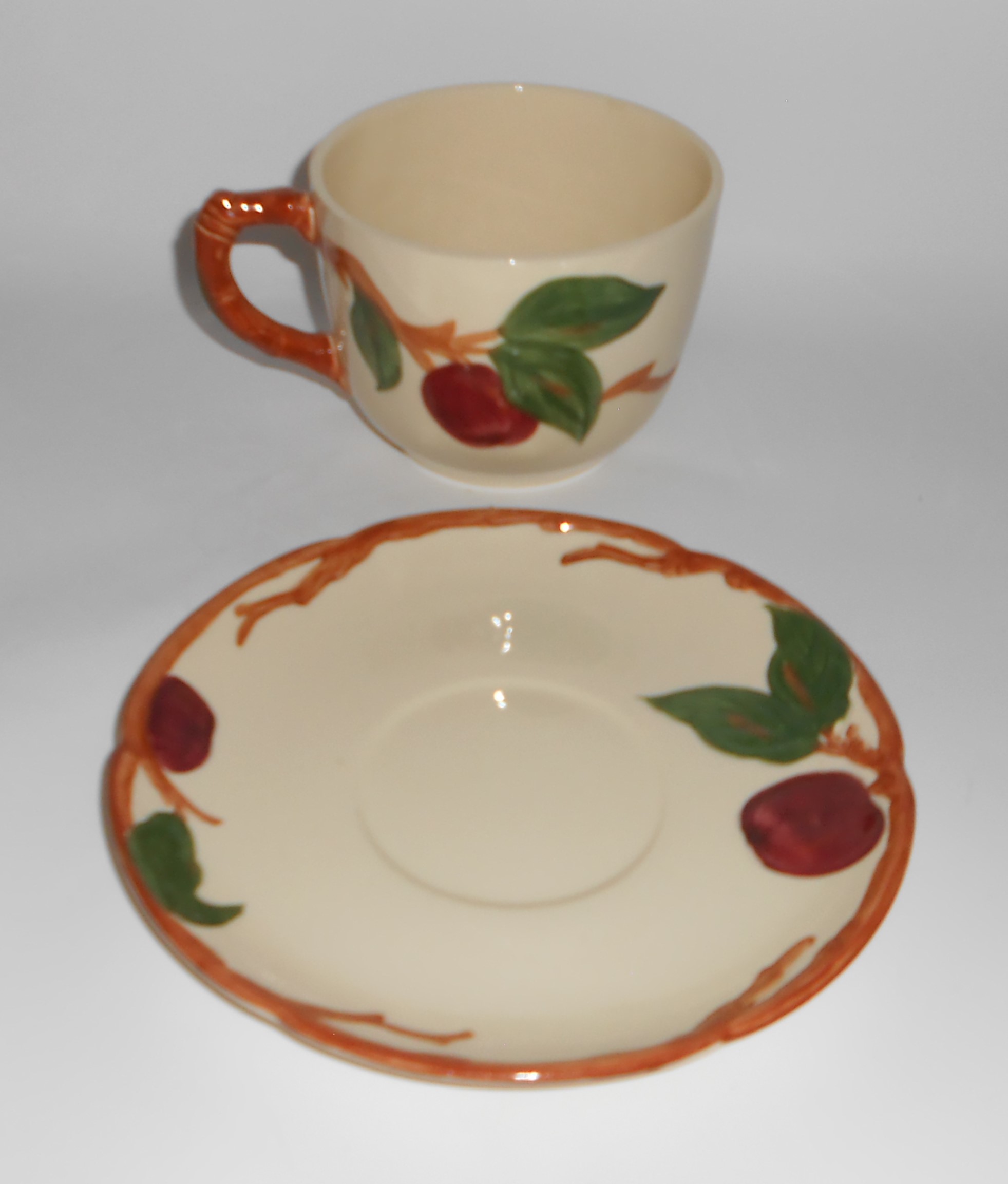 VINTAGE Franciscan Pottery Apple U.S.A. Jumbo Cup & Sau