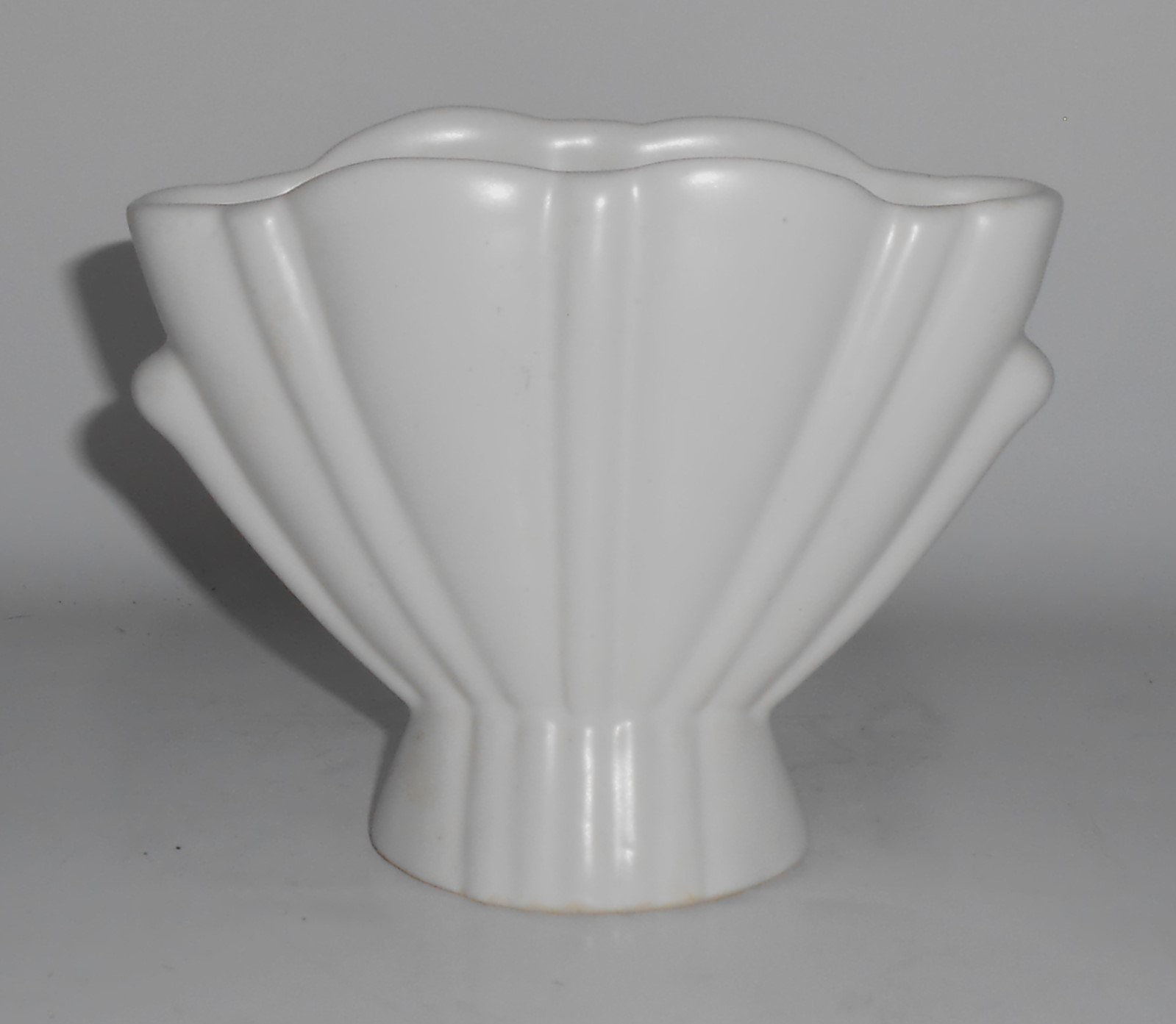 VINTAGE Bauer Pottery Cal-Art Matte White Fan Vase