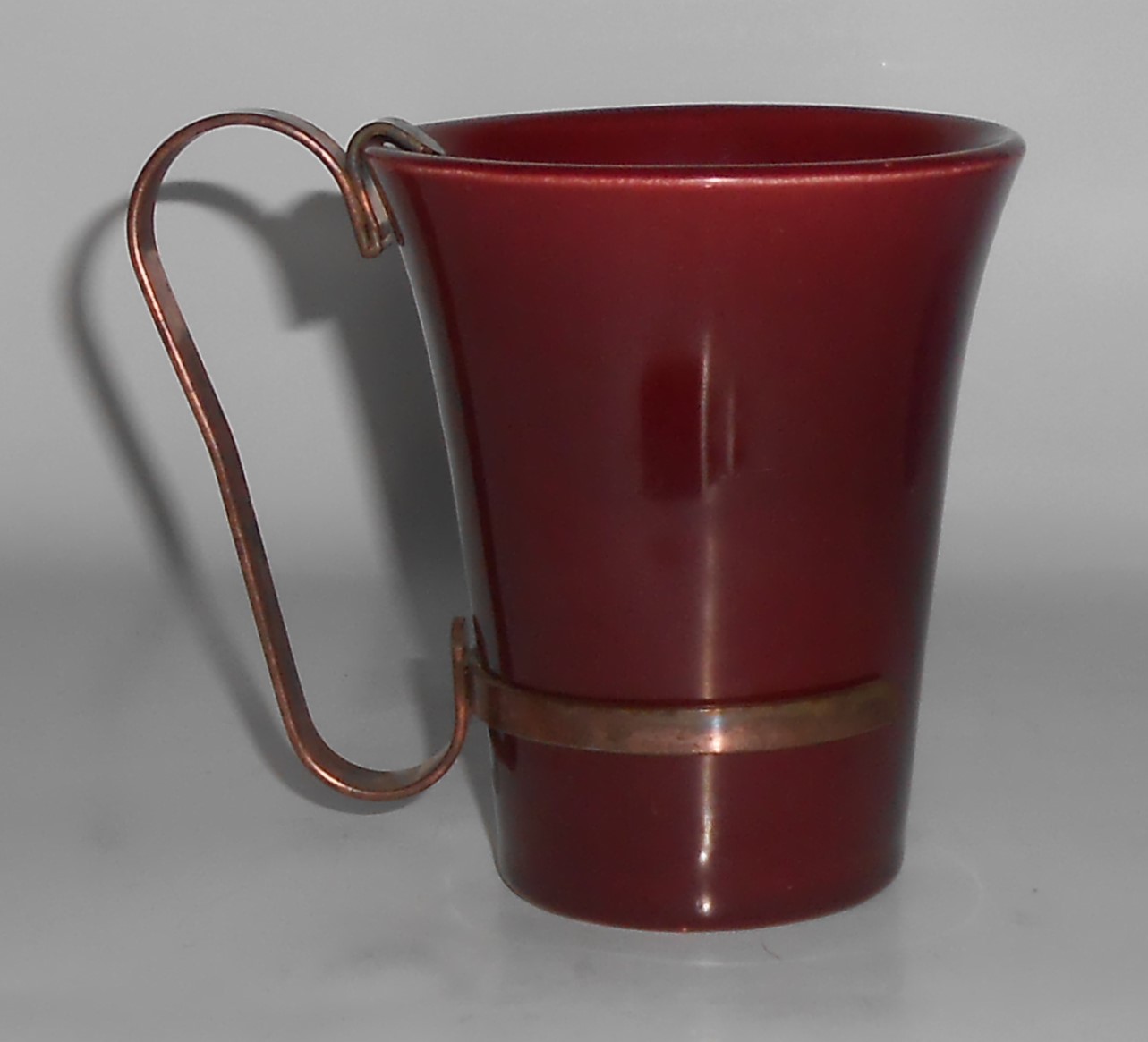 Bauer Pottery La Linda Burgundy Tumbler w/Copper Handle
