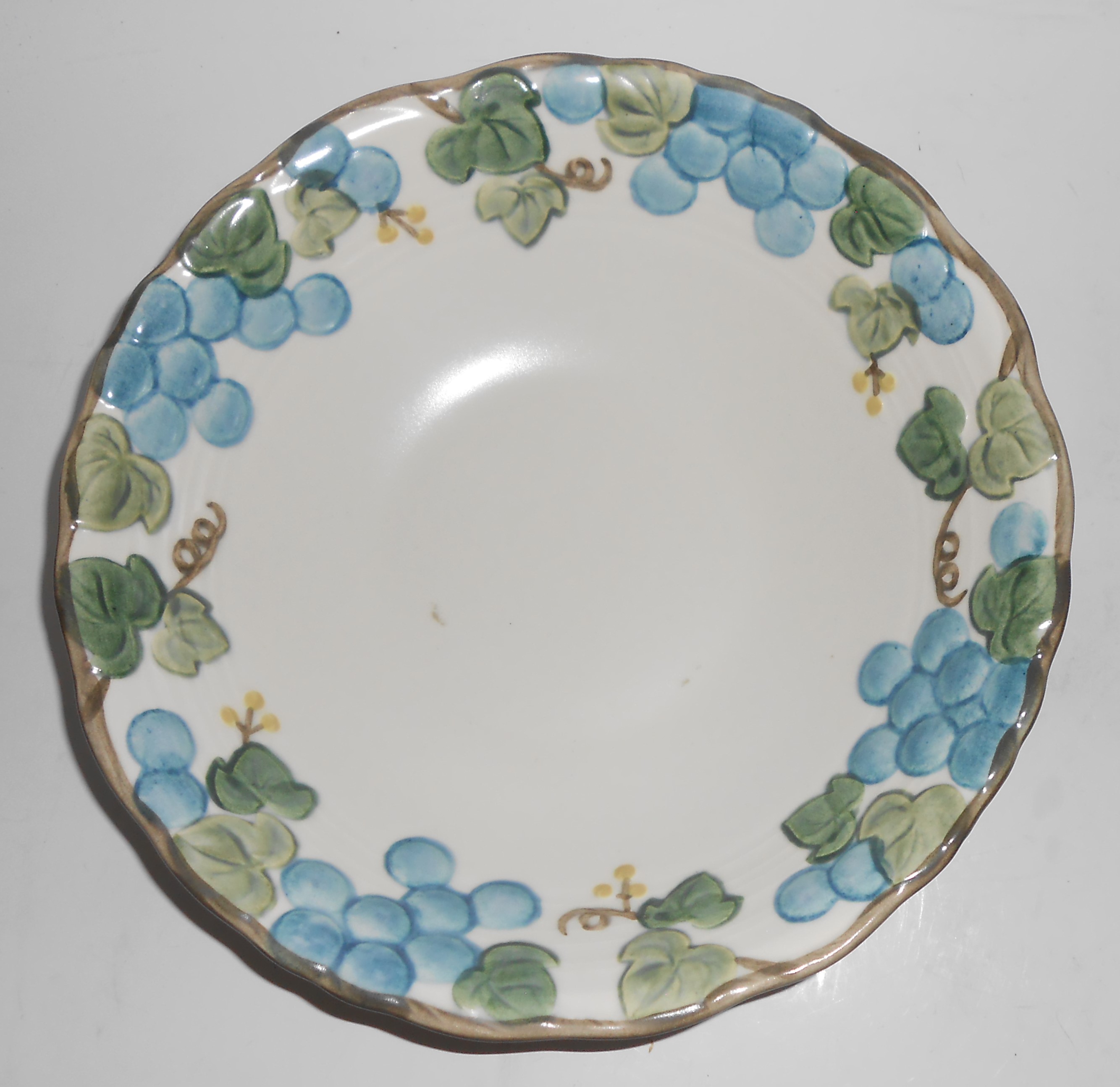 Metlox Pottery Poppy Trail Sculptured Grape 9.5'' Vege
