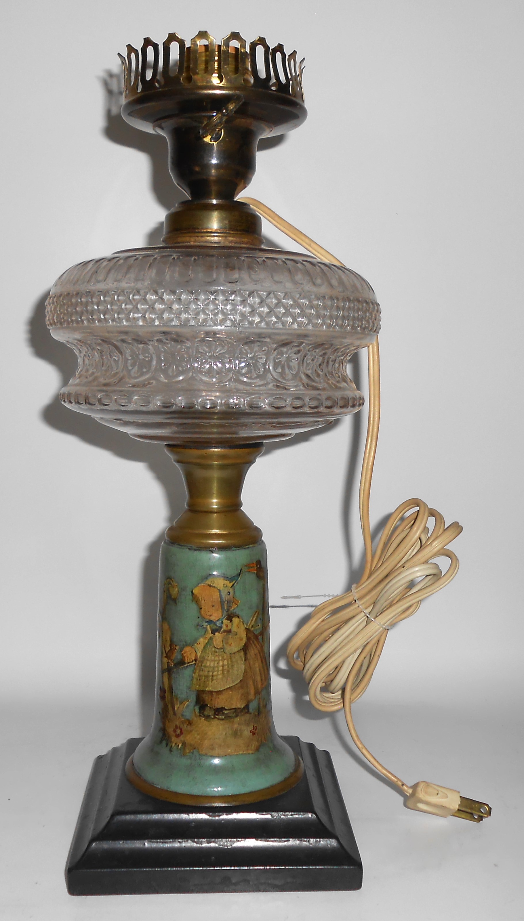 VINTAGE Queen Anne Oil Lamp Metal Pedestal Hand Decorat