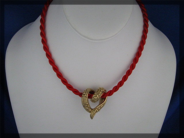 Pendant 14K Gold Heart Shaped Ornate