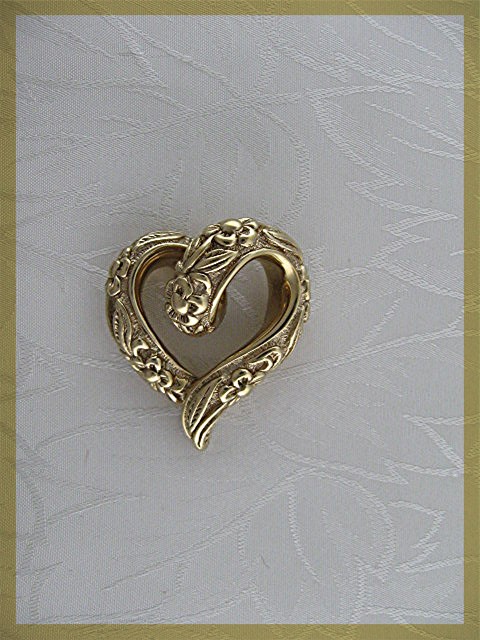 Pendant 14K Gold Heart Shaped Ornate