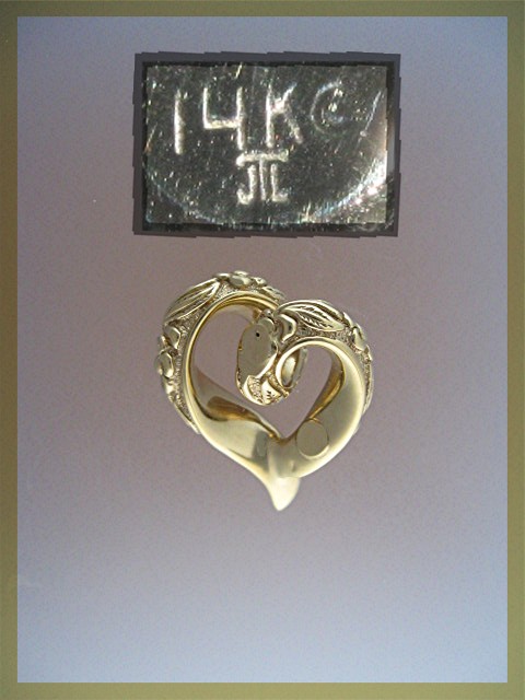 Pendant 14K Gold Heart Shaped Ornate