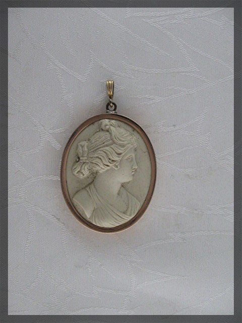 Pendant Gold Bezel LAVA Cameo Antique