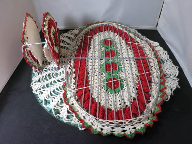 Vintage Crochet Doily Napkin Holder and Hot Pad 2pc set