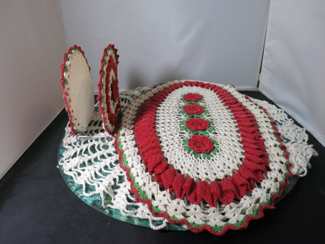 Vintage Crochet Doily Napkin Holder and Hot Pad 2pc set