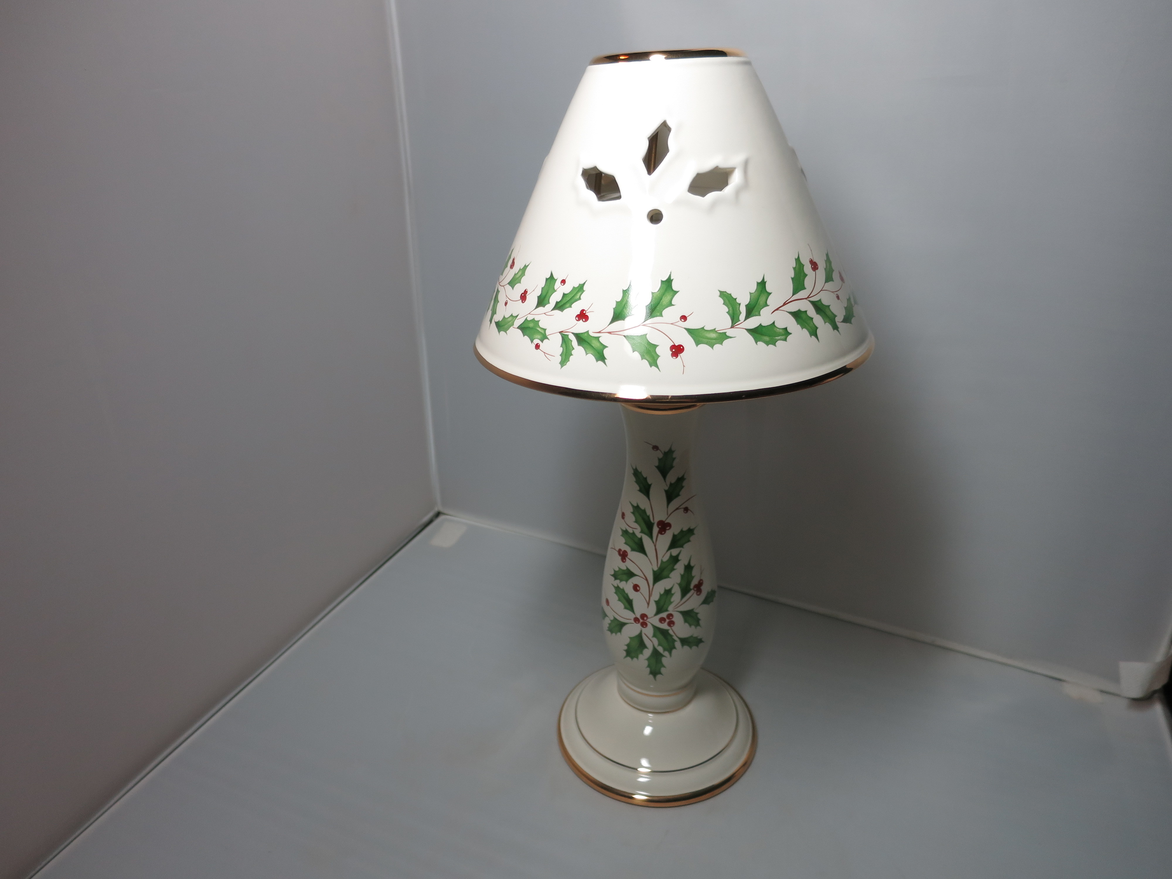 Lenox Holida Candlestick Lamp Holly Berry Votive Tea light