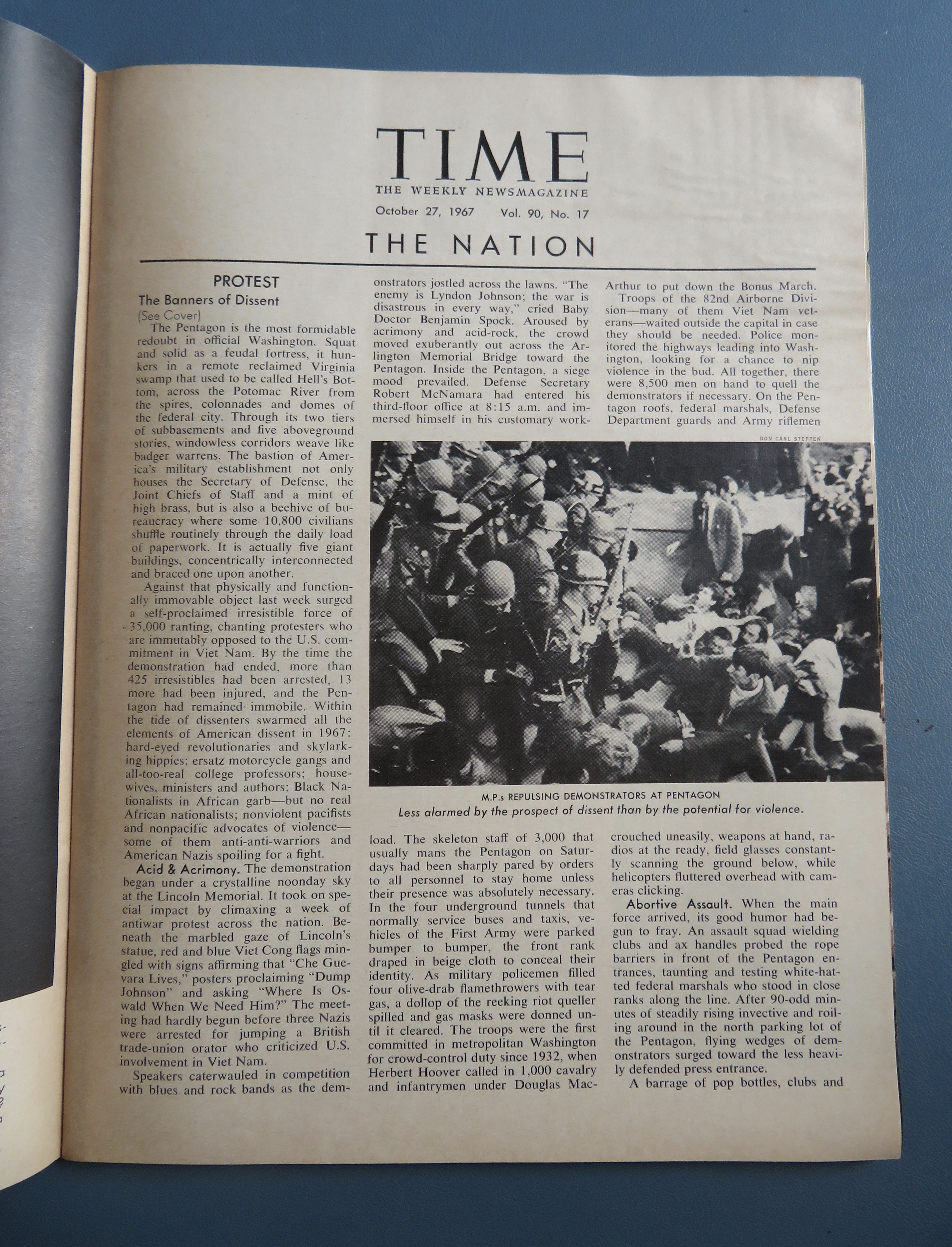 Time Magazine October 27, 1967 Marchers At Memorial