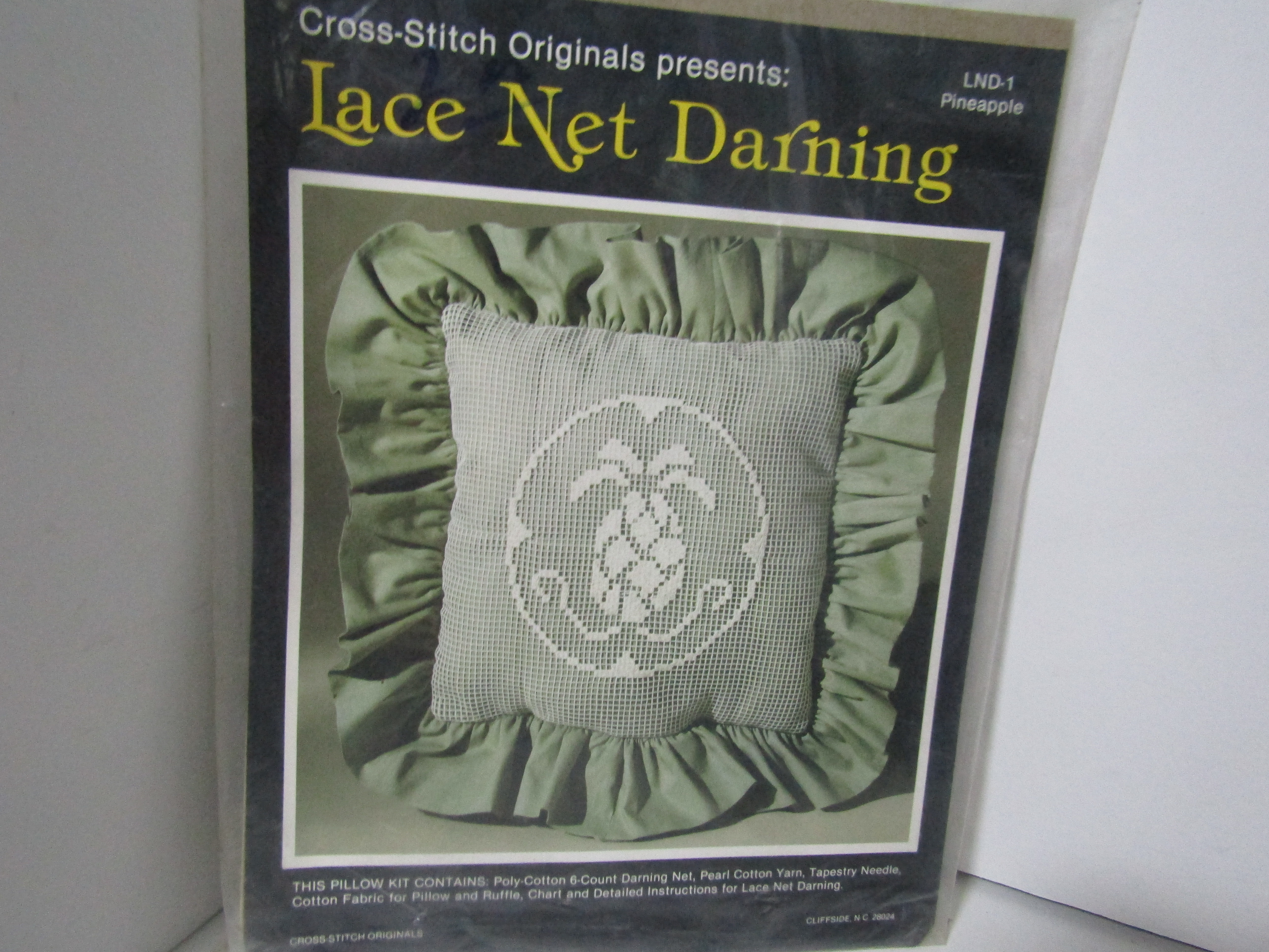 CrossStitch Original Pineapple Lace Net Darning Pillow
