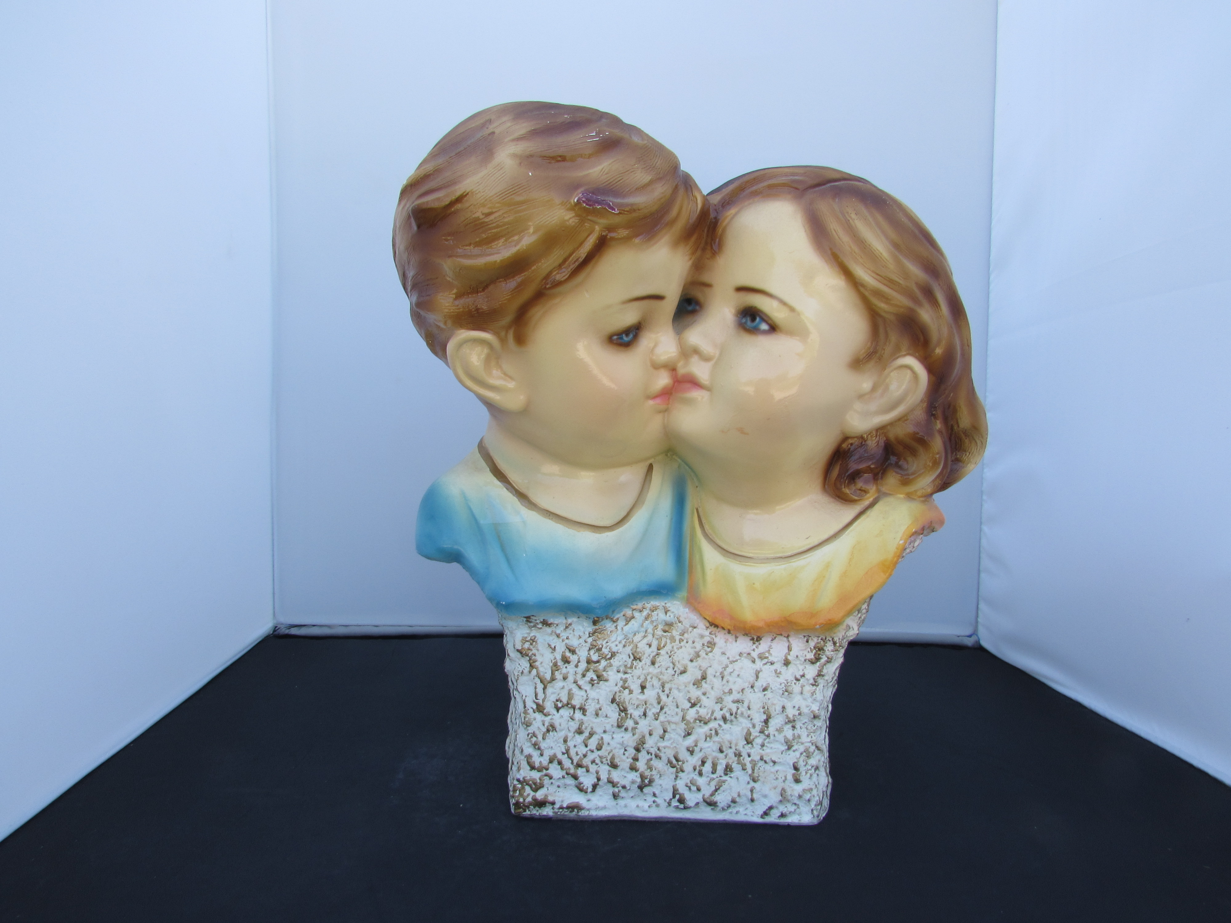 Chalkware Bust Statue Boy Girl Kissing Home Decor 1976