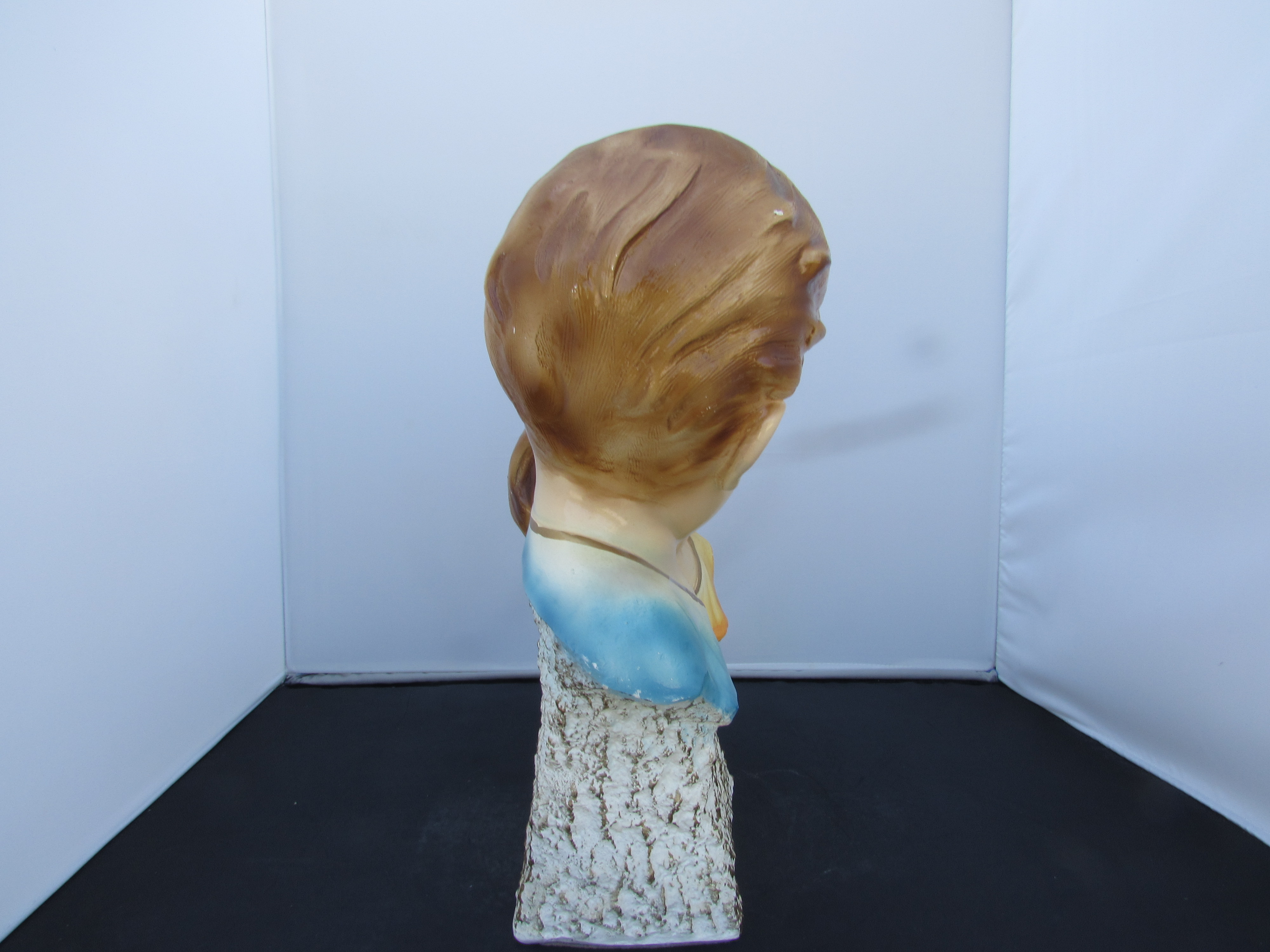 Chalkware Bust Statue Boy Girl Kissing Home Decor 1976