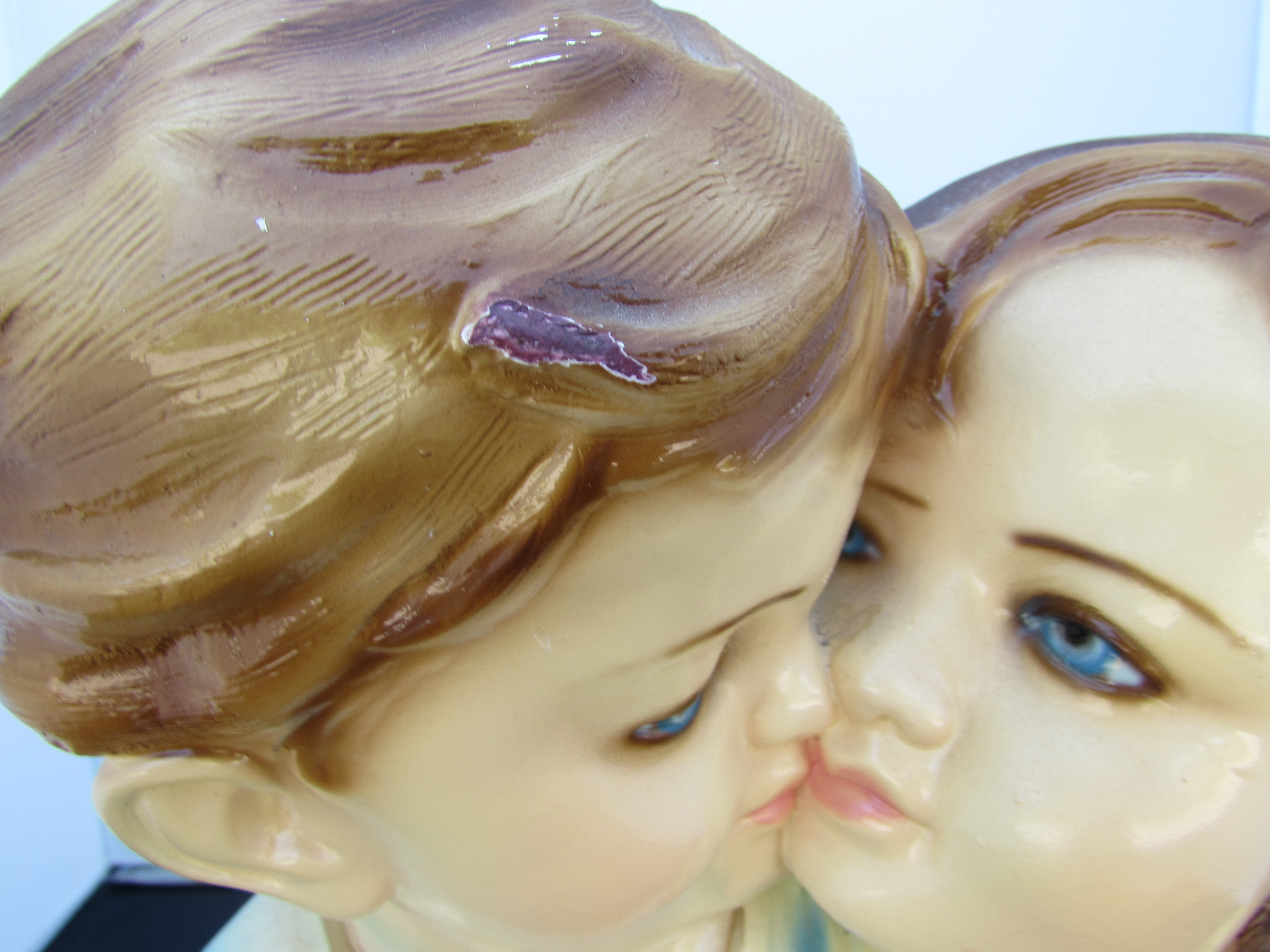 Chalkware Bust Statue Boy Girl Kissing Home Decor 1976